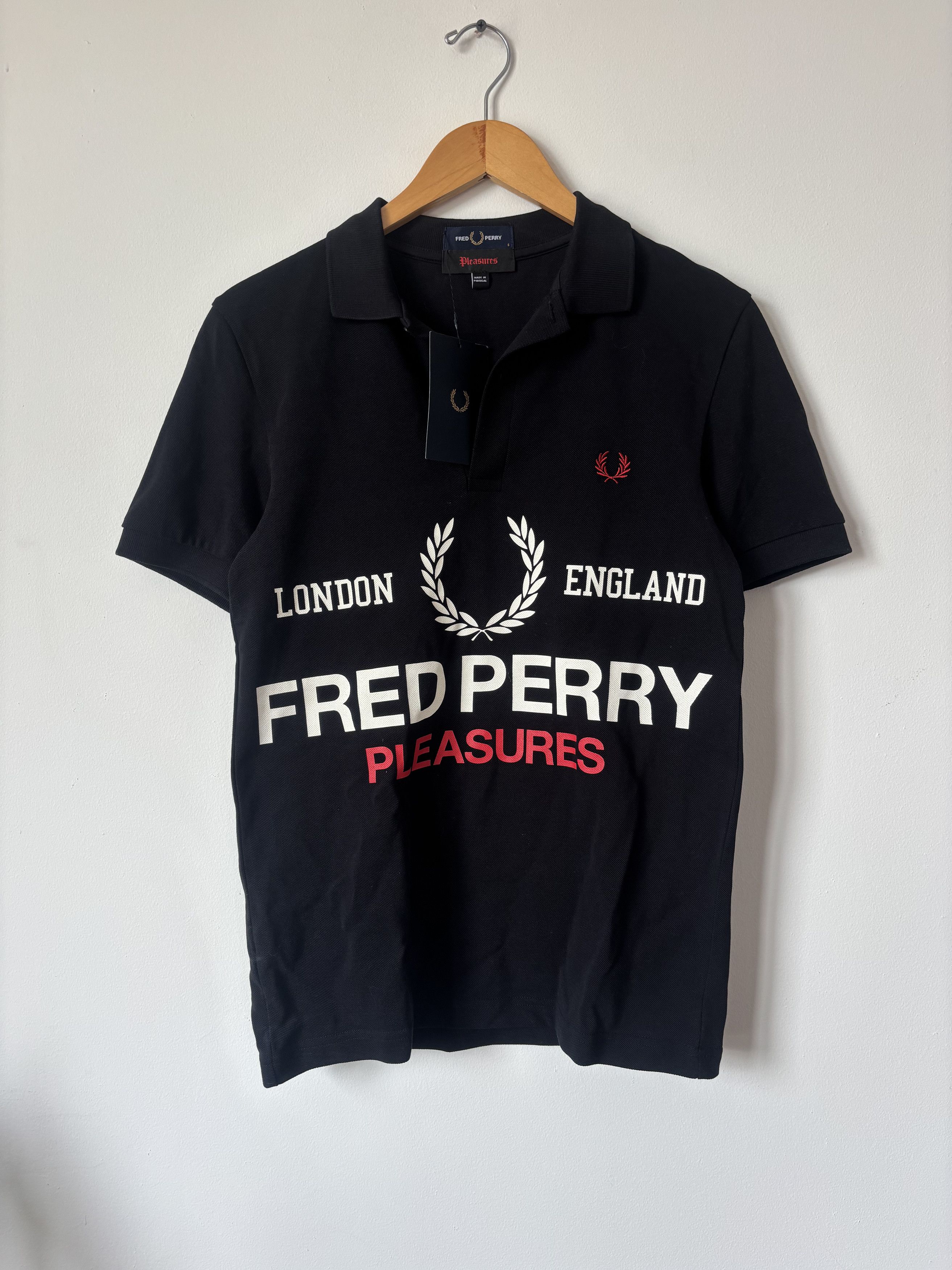 Fred Perry Fred Perry x Pleasures Spellout Logo Printed Polo Black S Size US S / EU 44-46 / 1 - 1 Thumbnail
