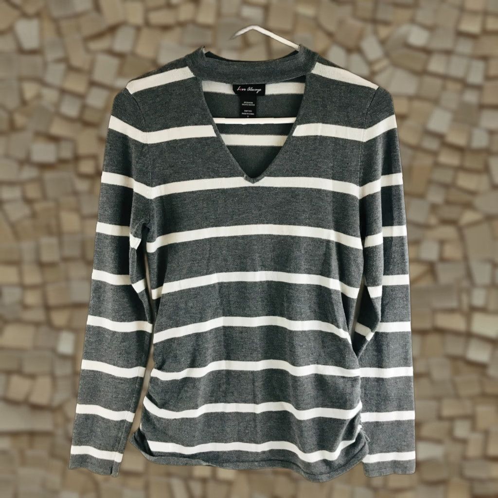 Vintage Love Always Sweater Shirt Womens Small Gray White Pullover V-Neck Casual Pullover Style Winter Fall Spring Long Sleeve Pattern Striped Size S / US 4 / IT 40 - 1 Thumbnail