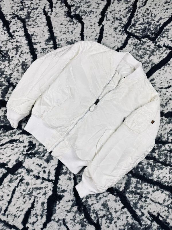 Alpha Industries Reversible Winter Bomber Jacket White S Logo Size US S / EU 44-46 / 1 - 4 Thumbnail