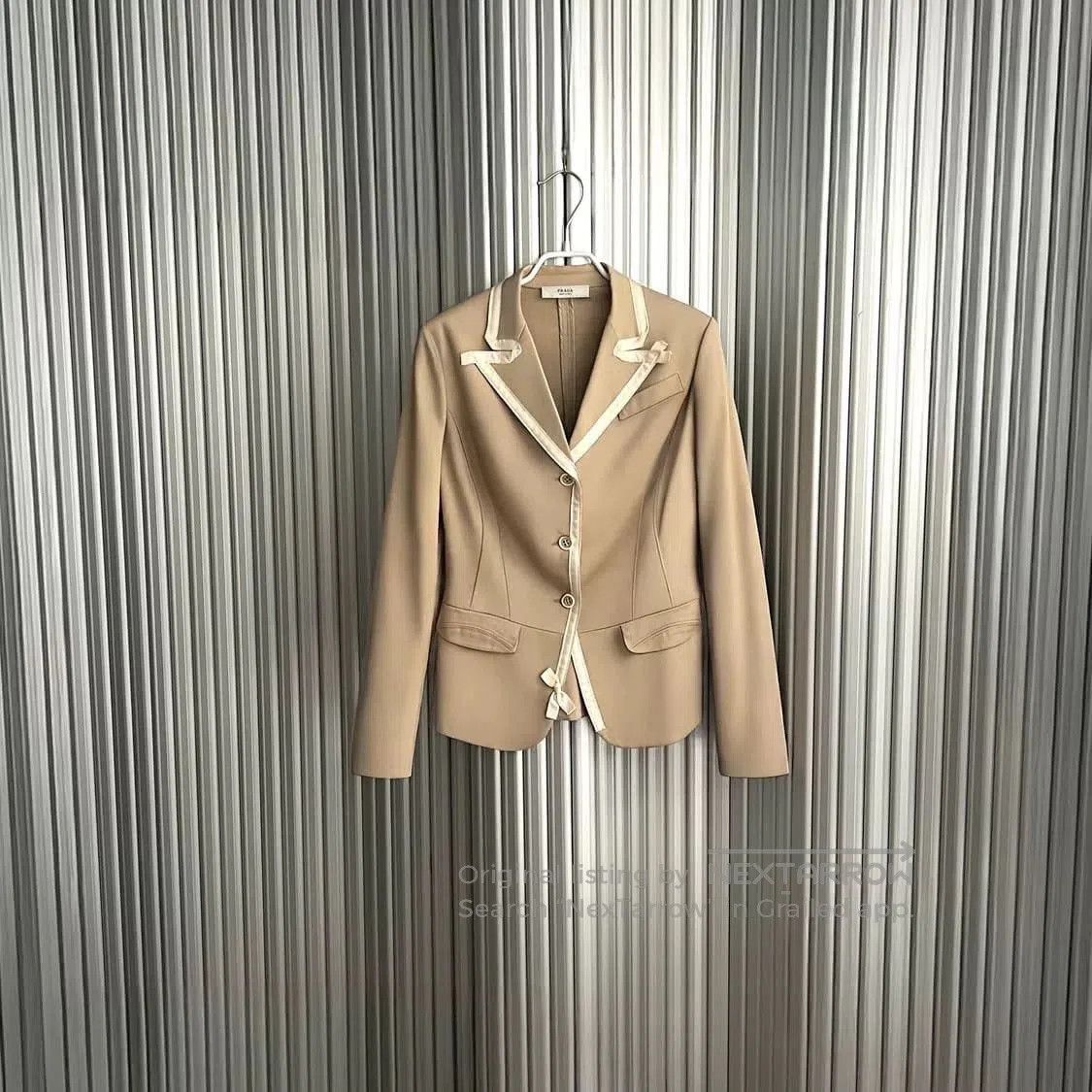 Prada Prada Vintage Women's Jacket. Size M / US 6-8 / IT 42-44 - 1 Thumbnail