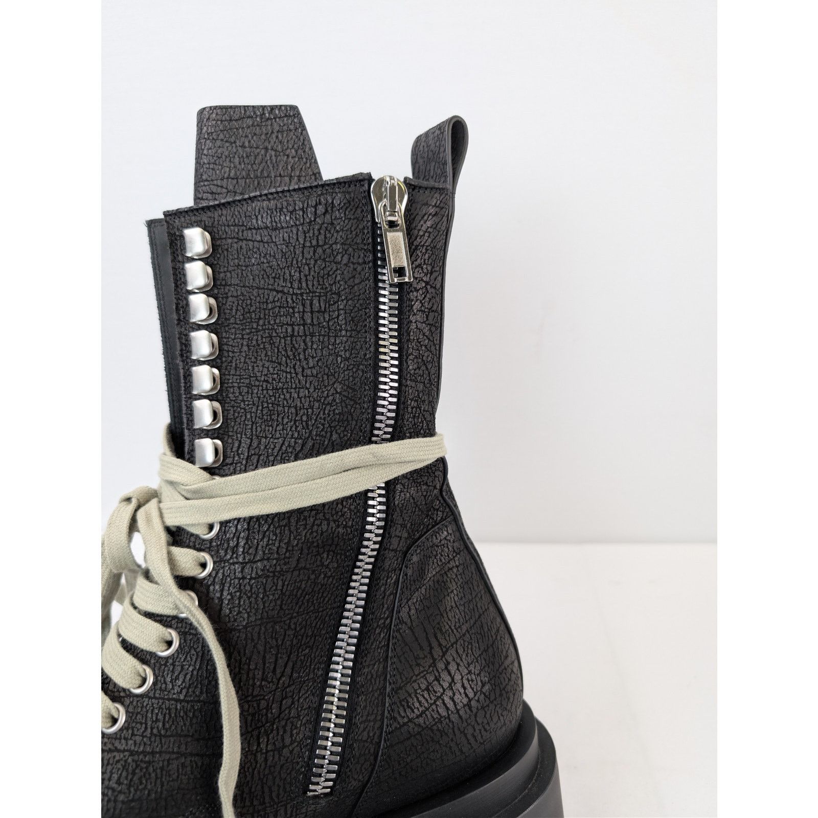 Rick Owens o1rshd1 Lace-up Bogun leather boot with a platform sole Size US 10 / EU 43 - 17 Thumbnail