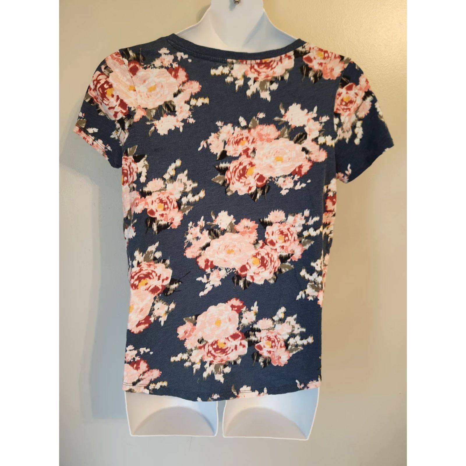 Torrid Torrid Blue Floral Short Sleeve T-Shirt M/L Women Regular V-Neck Casua l Colorful Classic Fit 100% Cotton Shirt Size M / US 6-8 / IT 42-44 - 3 Thumbnail