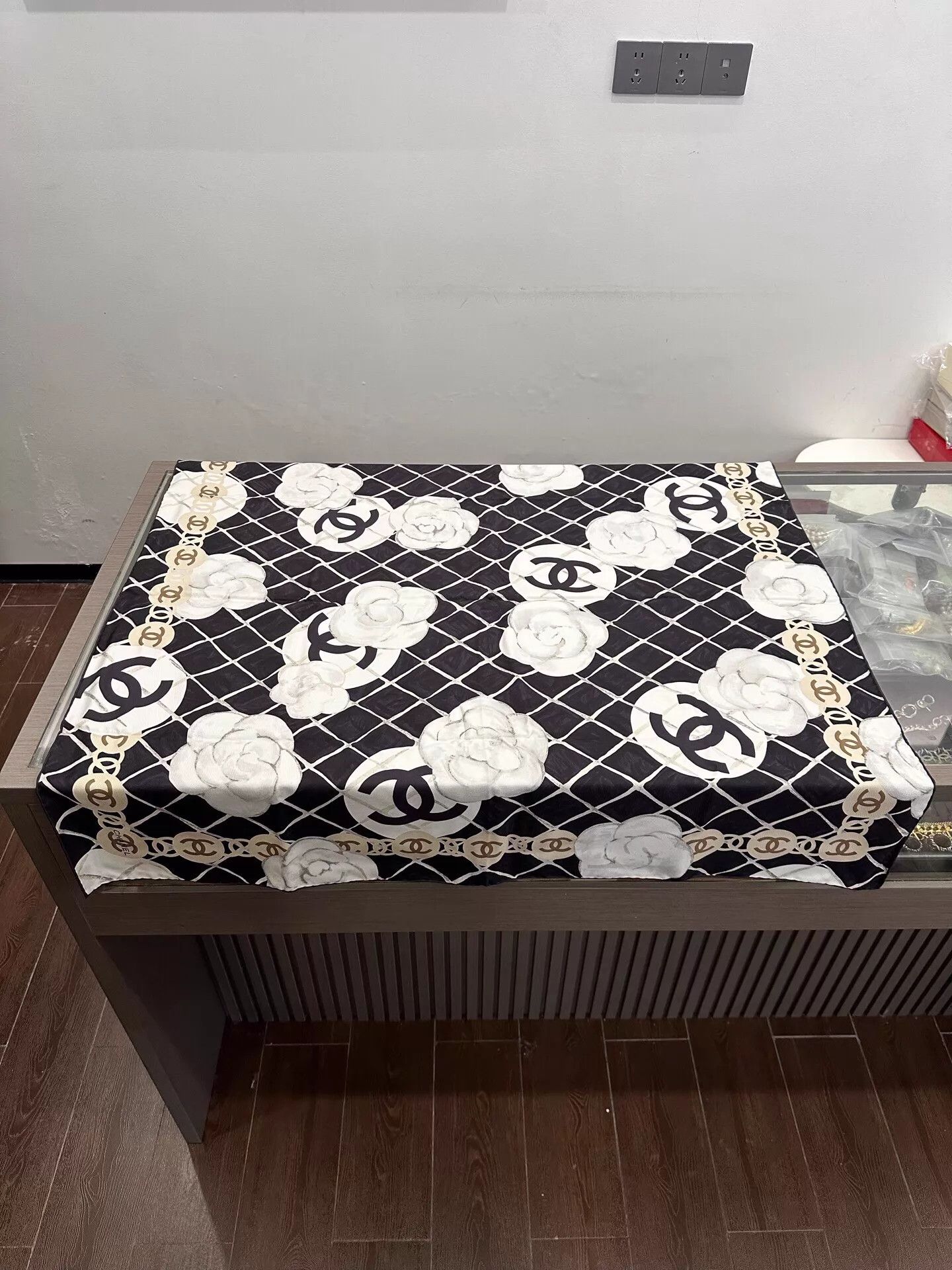 Chanel Chanel Camellia CC print silk scarf black white new Size ONE SIZE - 4 Thumbnail