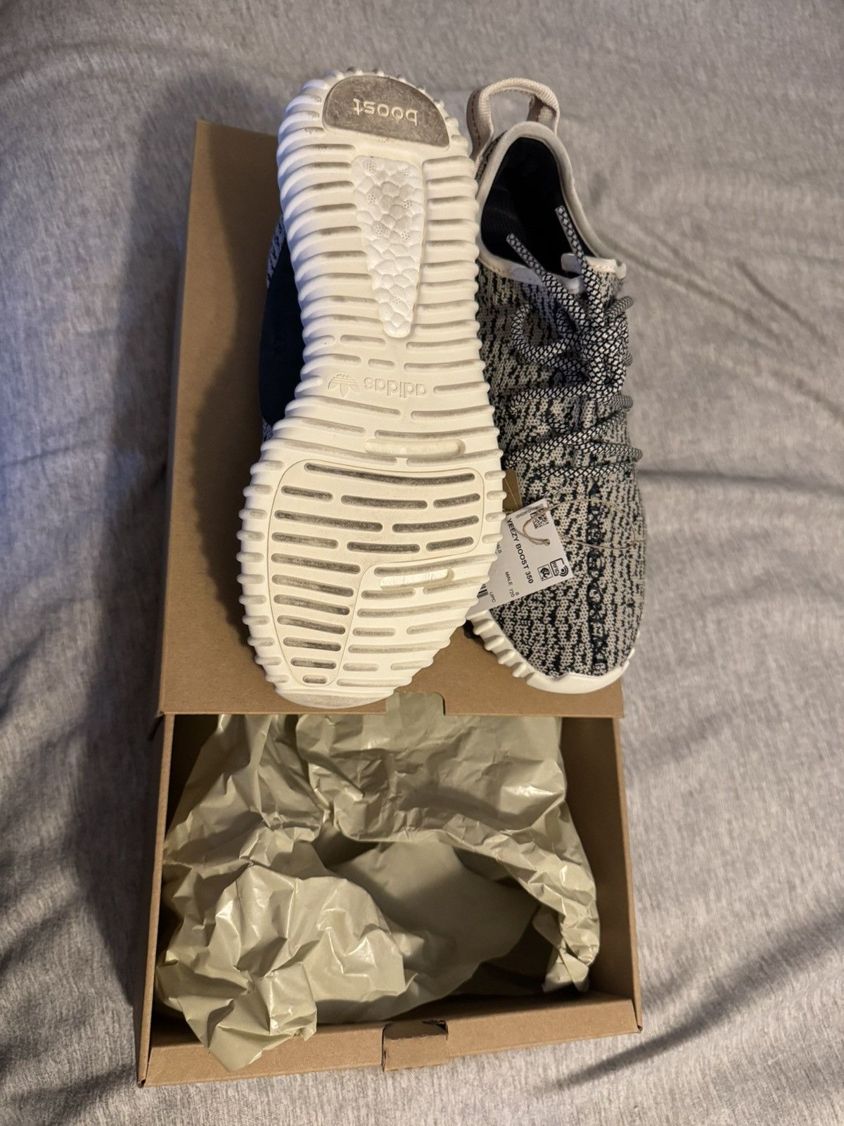 Yeezy Yeezy 350 2022 ReRelease Size US 8.5 / EU 41-42 - 2 Thumbnail