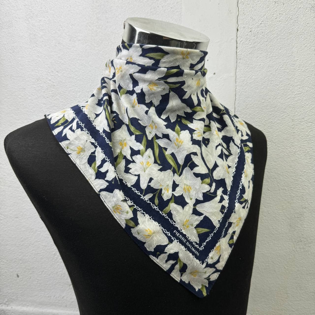 Pierre Balmain Vintage Pierre Balmain Pocket Square / Neckerchief – Floral Size ONE SIZE - 4 Thumbnail