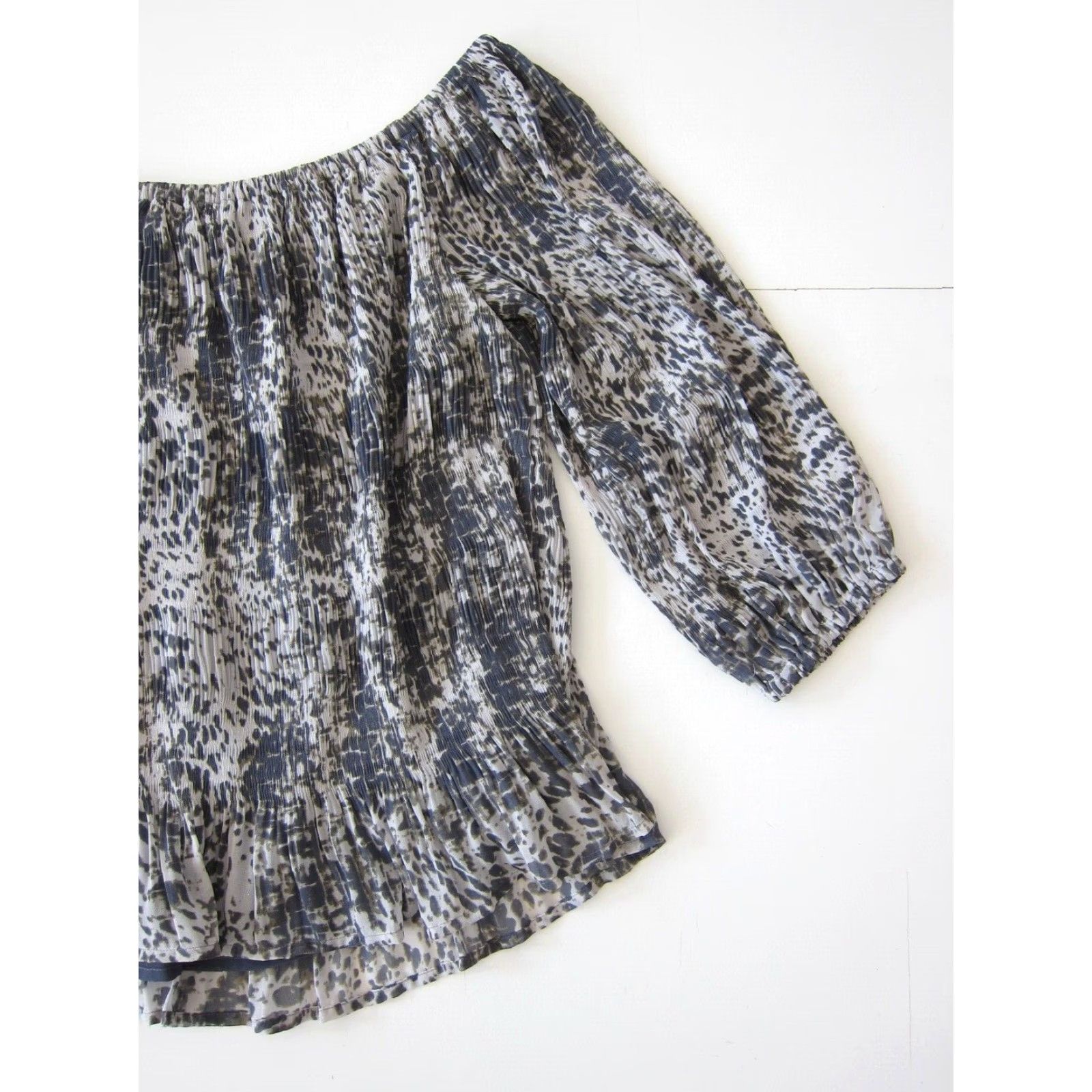 Express NWT Express Blouse Shirt 3/4 Sleeve Off the Shoulder Tunic Medium Gray Size M / US 6-8 / IT 42-44 - 7 Thumbnail