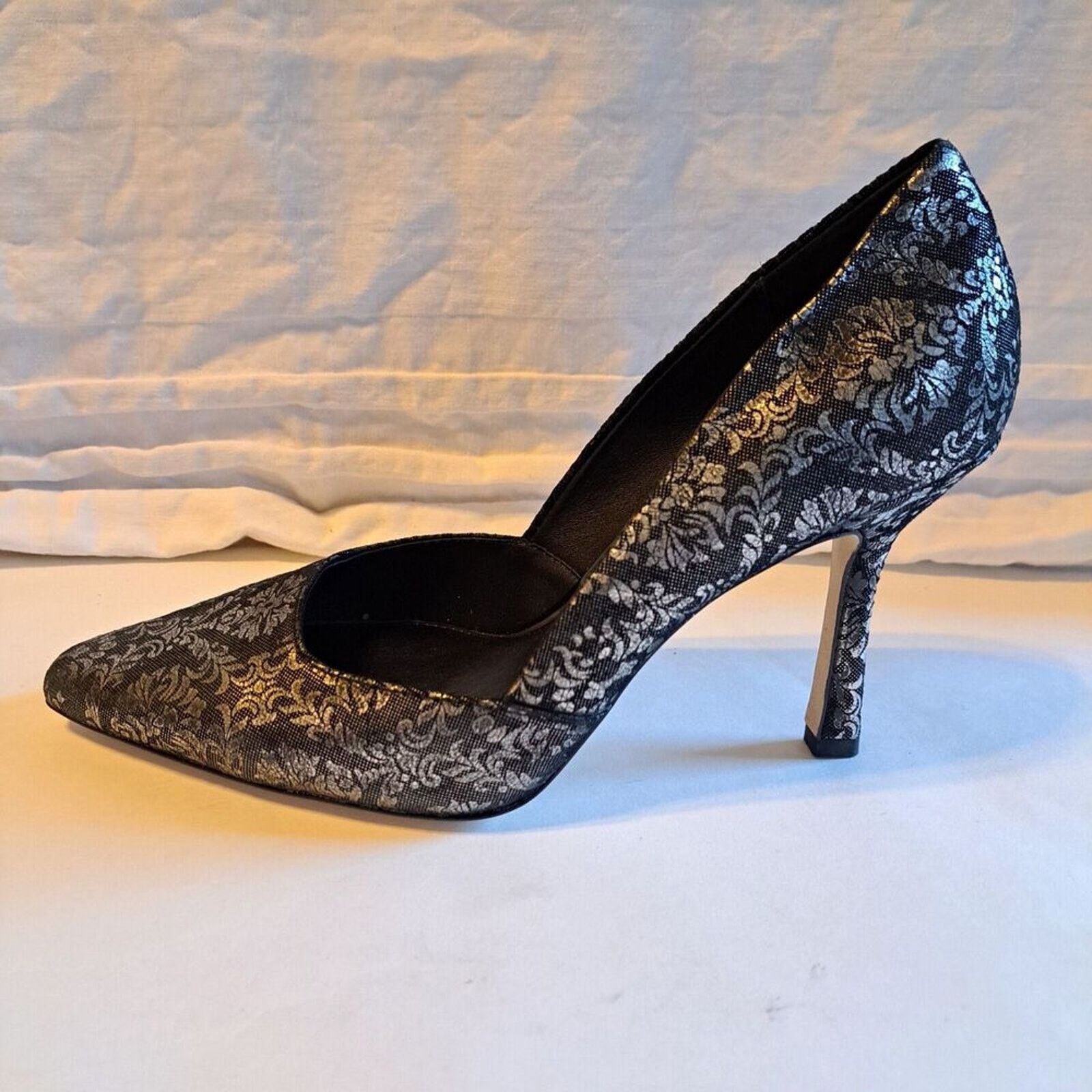 Donald Pliner Donald Pliner Pola Brocade Slip-On Metallic Heels 7.5M New! Size US 7.5 / IT 37.5 - 4 Thumbnail