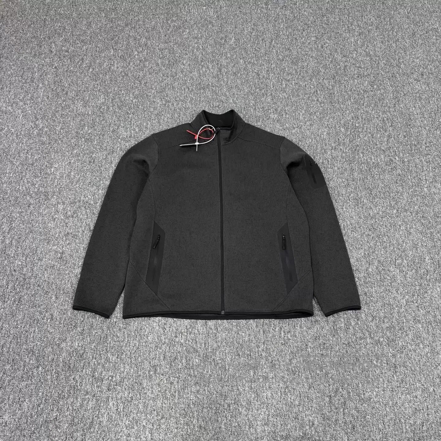 Arc'teryx Black Zip. Size US L / EU 52-54 / 3 - 1 Thumbnail