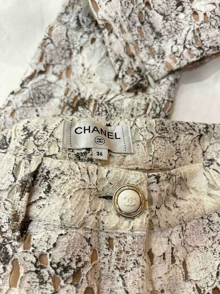 Chanel Chanel Black and white hollow camelia trousers Size 24" / US 00 / IT 34 - 4 Thumbnail