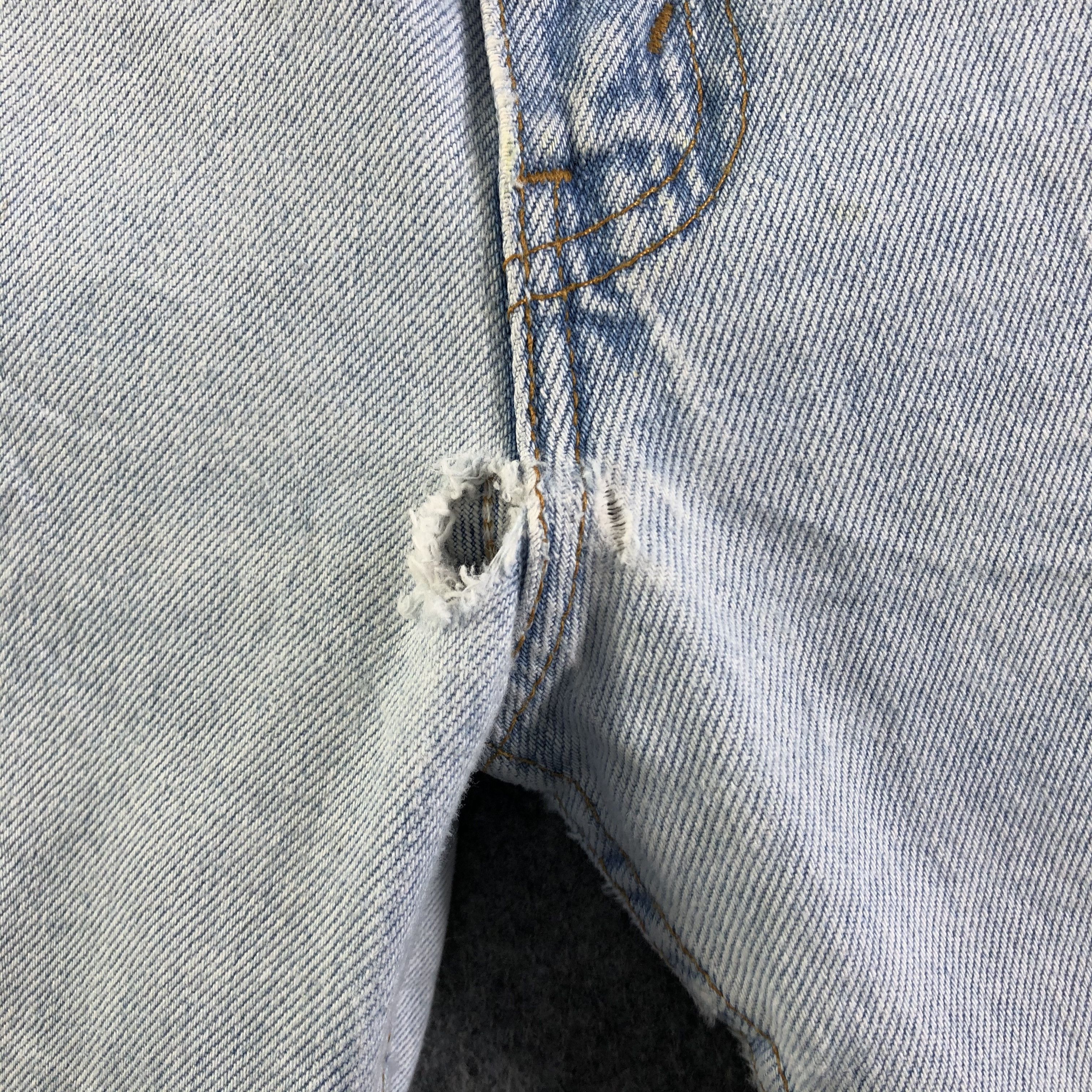 Levi's Vintage 90s Light Wash Levis 505 Jeans-J4485 Size US 28 / EU 44 - 9 Thumbnail