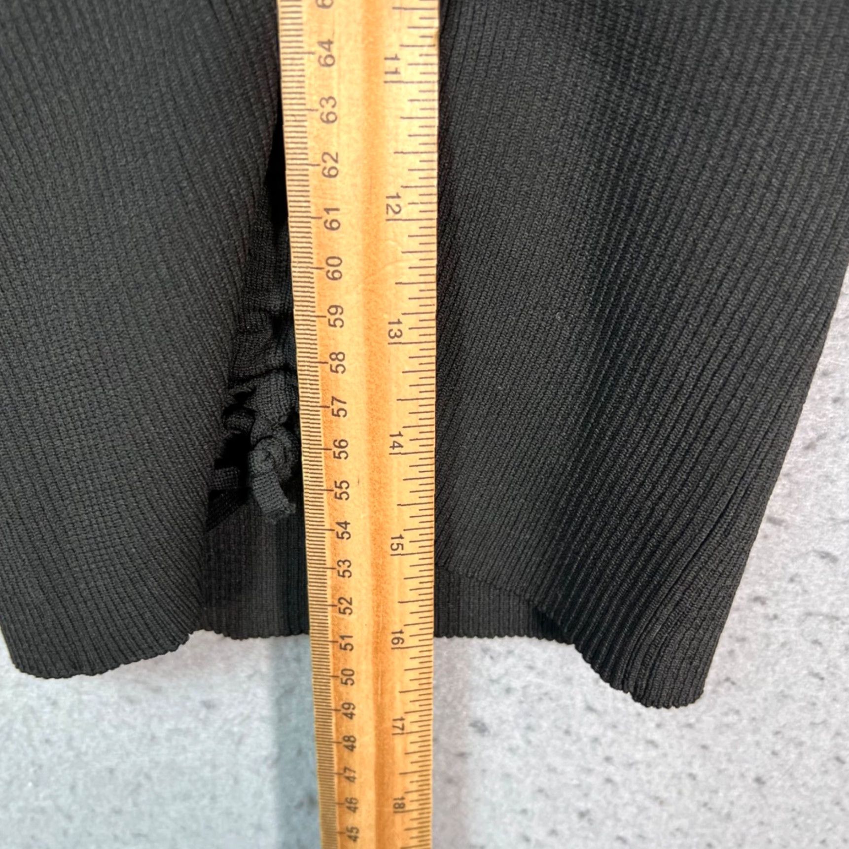 Urban Outfitters Urban Outfitters Womens S Black Ribbed Long Sleeve V-Neck Top Shirt Blouse Cropped Knit Stretch Casual Modern Women's Style Size S / US 4 / IT 40 - 6 Thumbnail