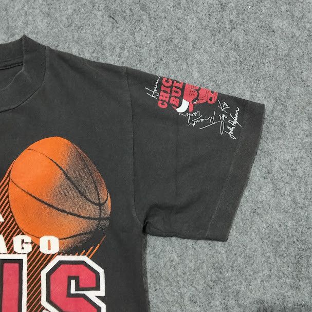 Changes × NBA × Vintage 🔥 1992 CHICAGO BULLS NBA Vintage Tee 🔥 Size US S / EU 44-46 / 1 - 8 Thumbnail