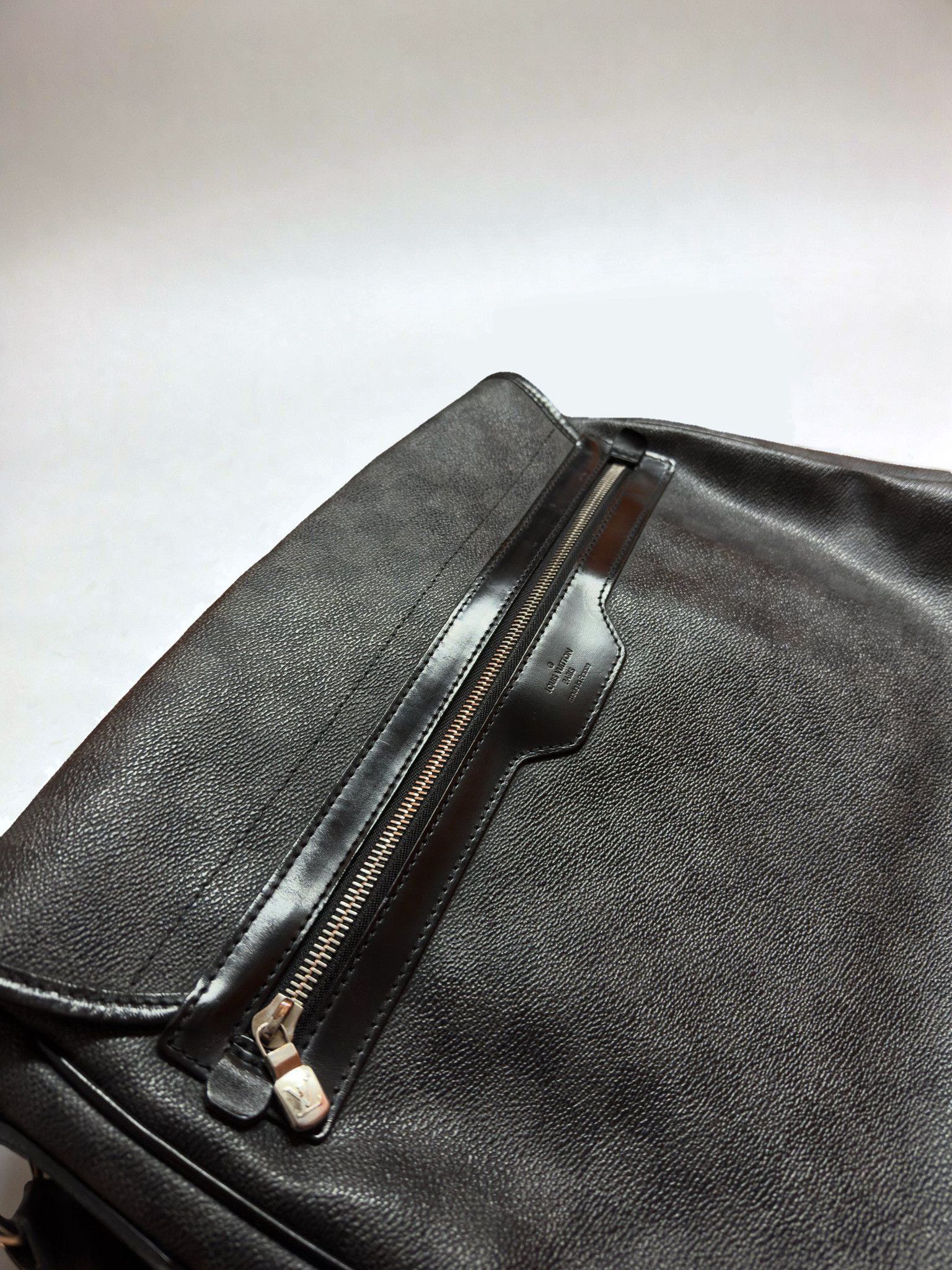 Louis Vuitton Louis Vuitton Damier Graphite Messenger Bag Size ONE SIZE - 3 Thumbnail