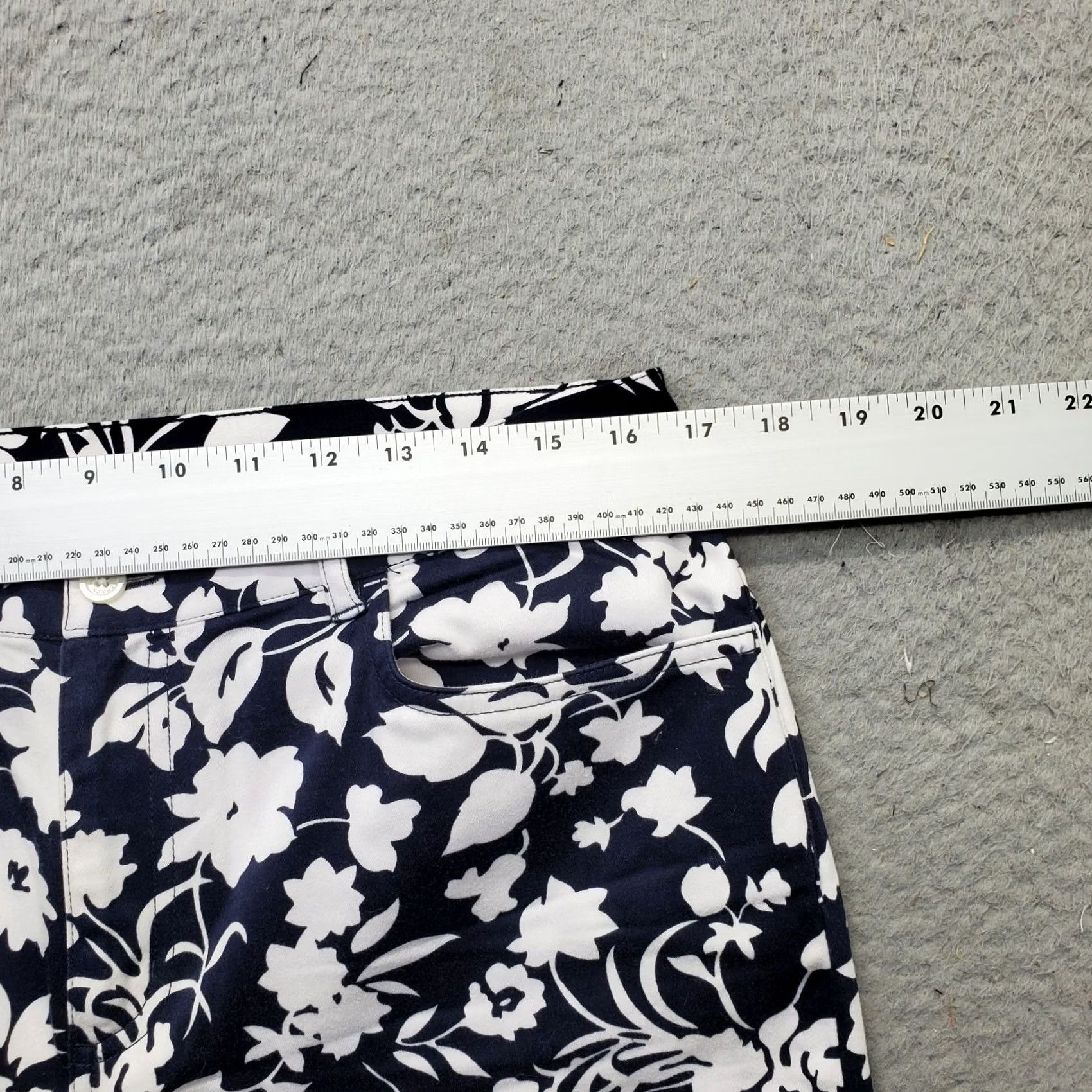 Chaps Chaps Cropped Pants Womens 12P Multicolor Floral Outdoor Low Waist Straight Leg Womens 12P Multicolor Floral Outdoor Low Waist Straight Leg Size 34" / US 12 / IT 48 - 6 Thumbnail