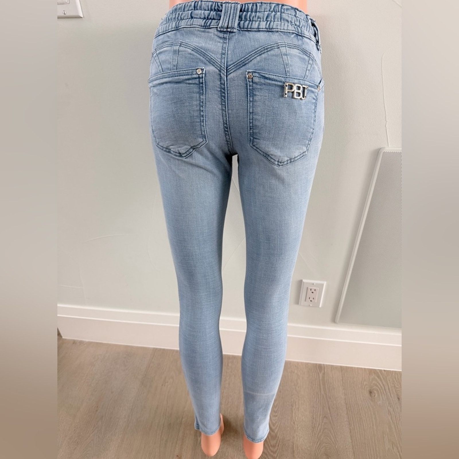 Other New Y2K Pitbull Buttlifting Light Blue Jeans.98% cotton. Size 24" / US 00 / IT 34 - 13 Thumbnail
