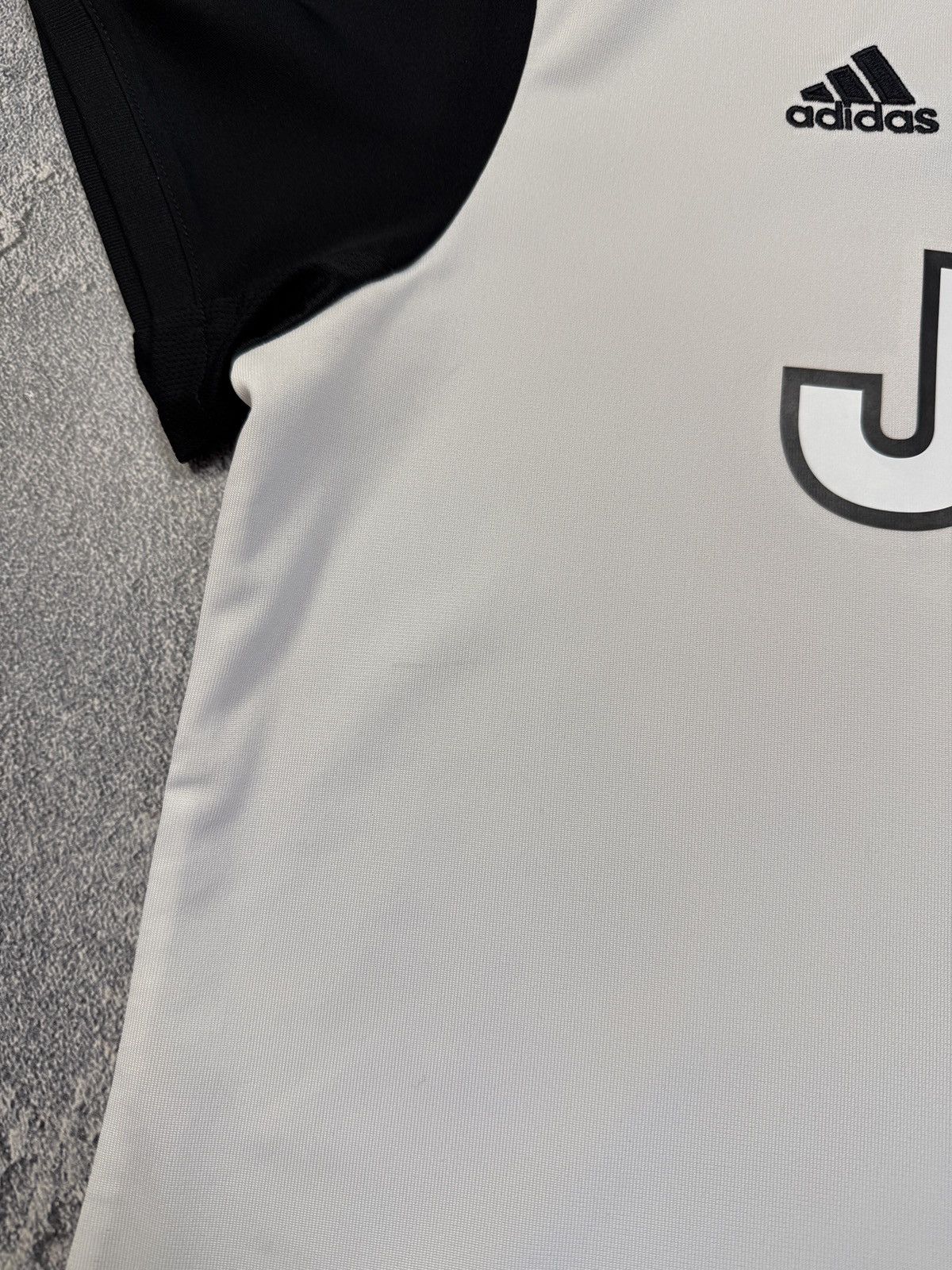 Adidas Y2k Juventus Adidas Jerseys Tee Jeep Soccer Football T-shirt Size US L / EU 52-54 / 3 - 8 Thumbnail