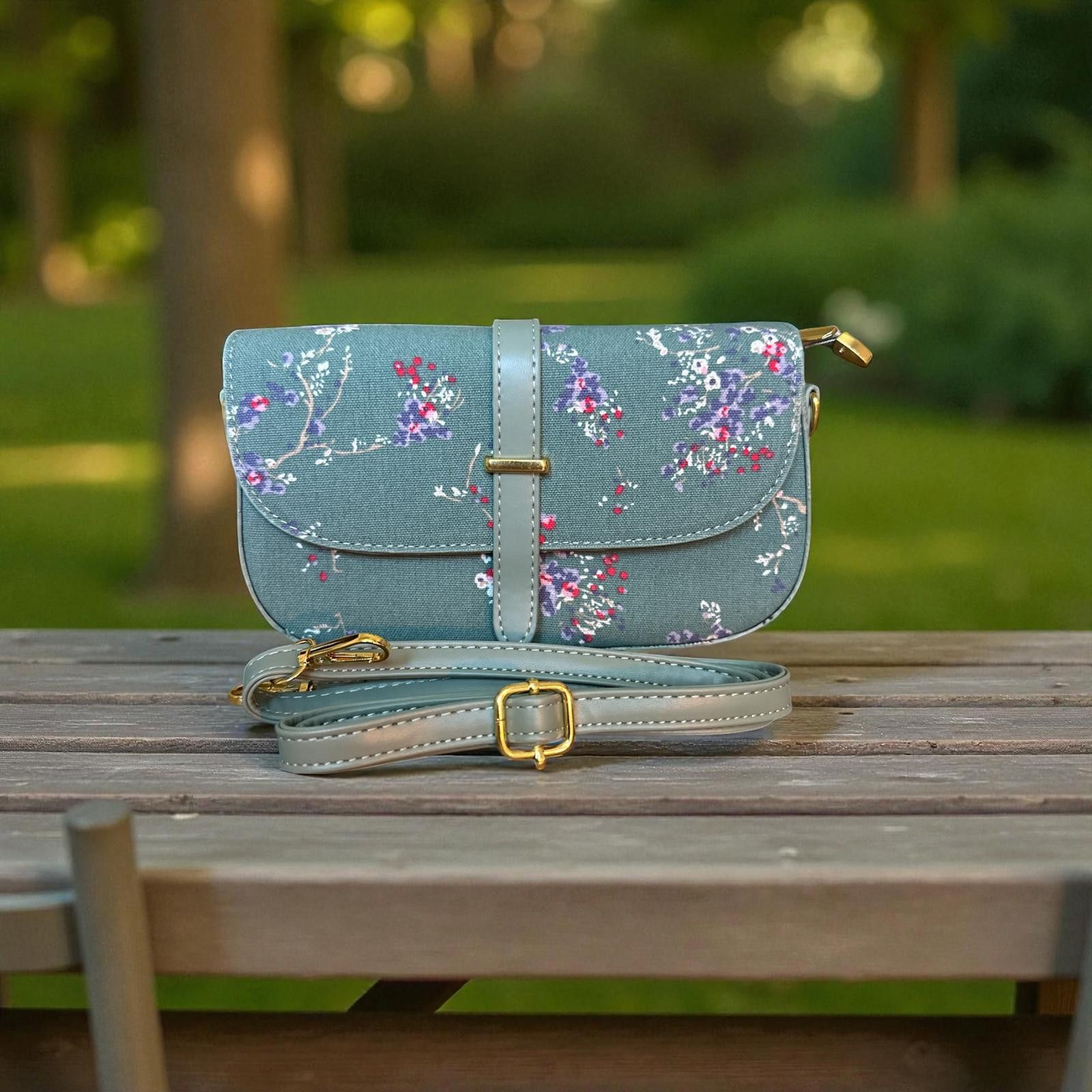 The Unbranded Brand Elegant Floral Print Women's Crossbody Bag NWT Size ONE SIZE - 2 Thumbnail
