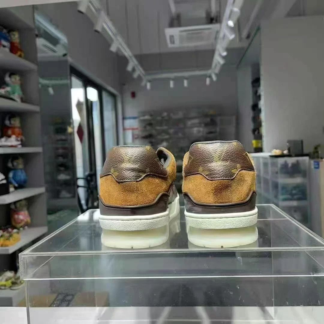 Louis Vuitton LV Monogram Trainer 42 Original Box Mint Size US 9 / EU 42 - 4 Thumbnail
