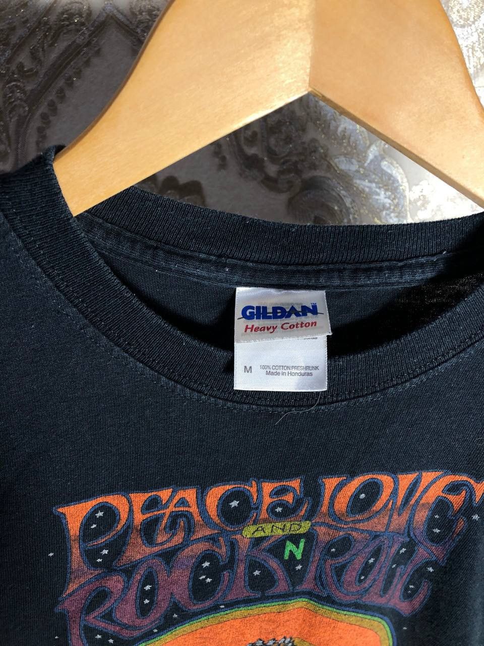 Band Tees VINTAGE PEACE AND LOVE ROCK N ROLL T-SHIRT METAL Y2K 90s USA Size US M / EU 48-50 / 2 - 3 Thumbnail