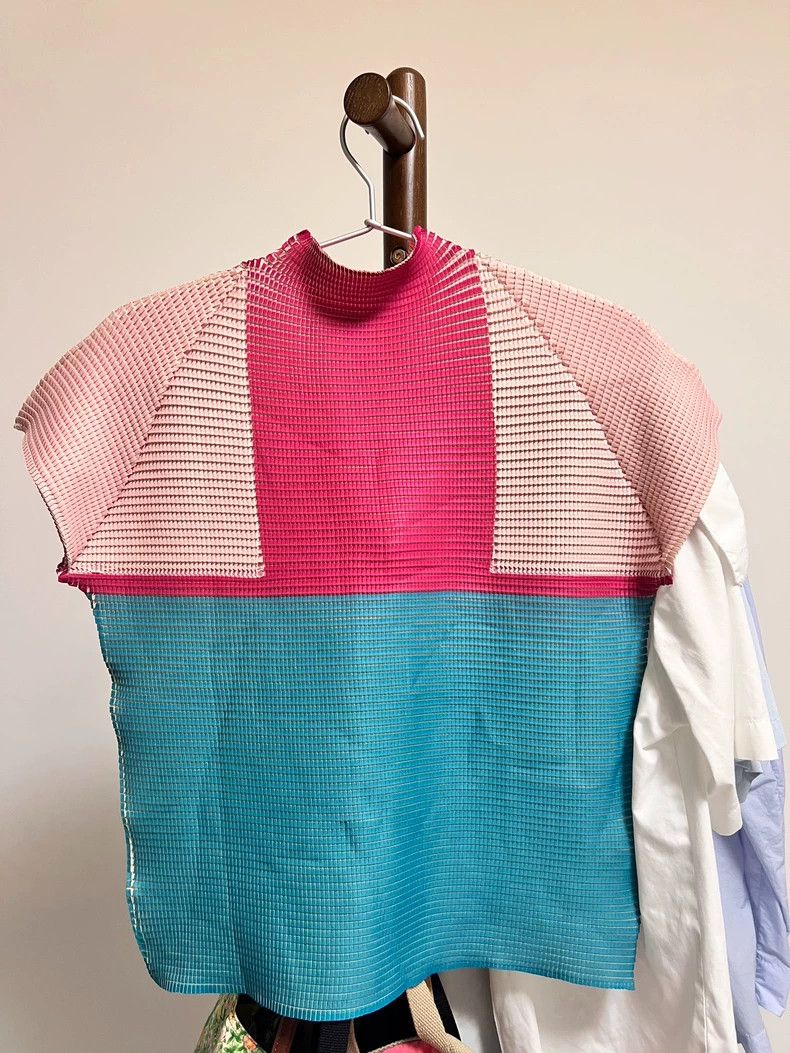 Issey Miyake Issey Miyake size:2 A short-sleeved top with a pink and bl Size S / US 4 / IT 40 - 1 Thumbnail
