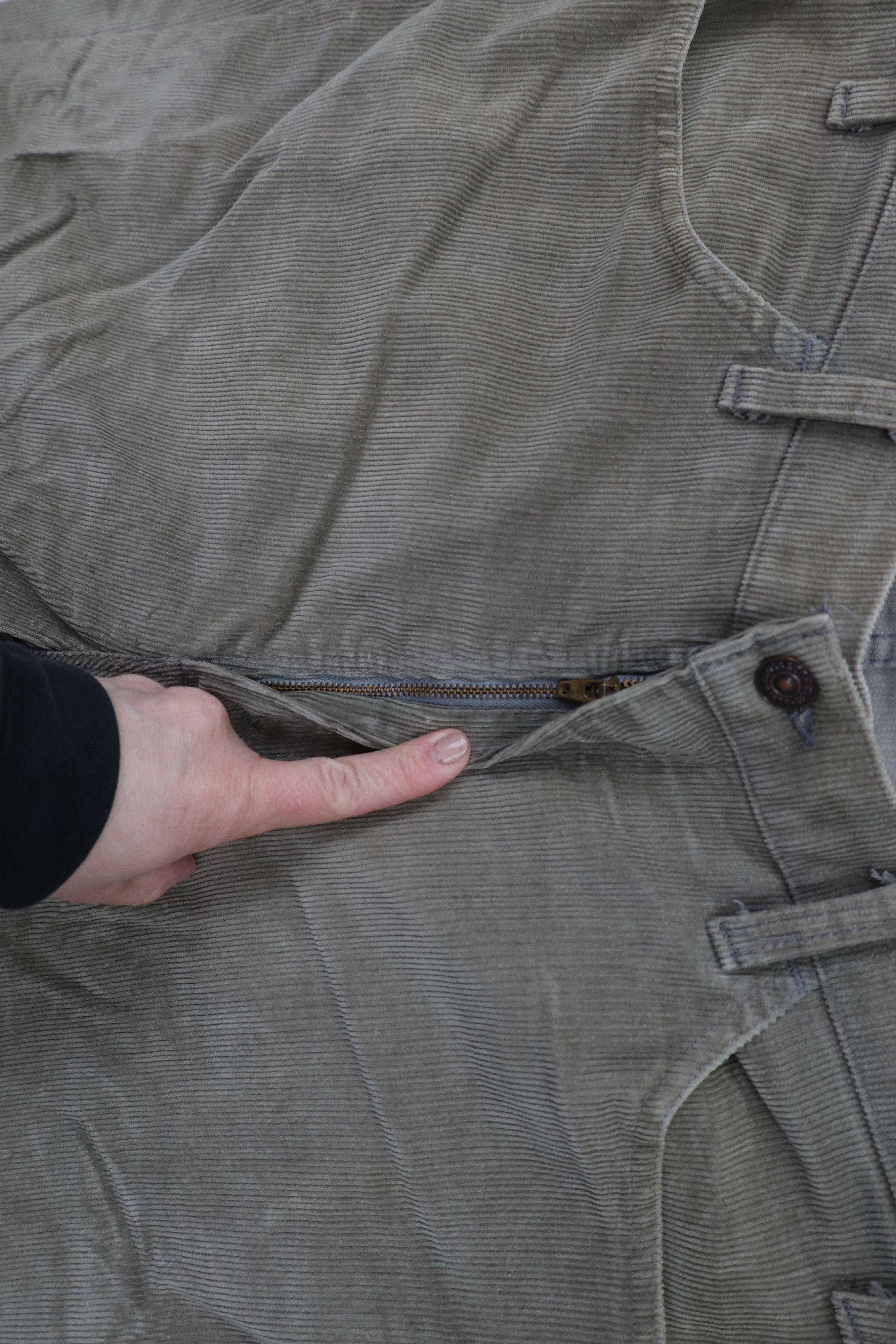 Levi's × Vintage Vintage 80s Levis Flared Corduroy Chino Pants Gray USA Size US 34 / EU 50 - 6 Thumbnail