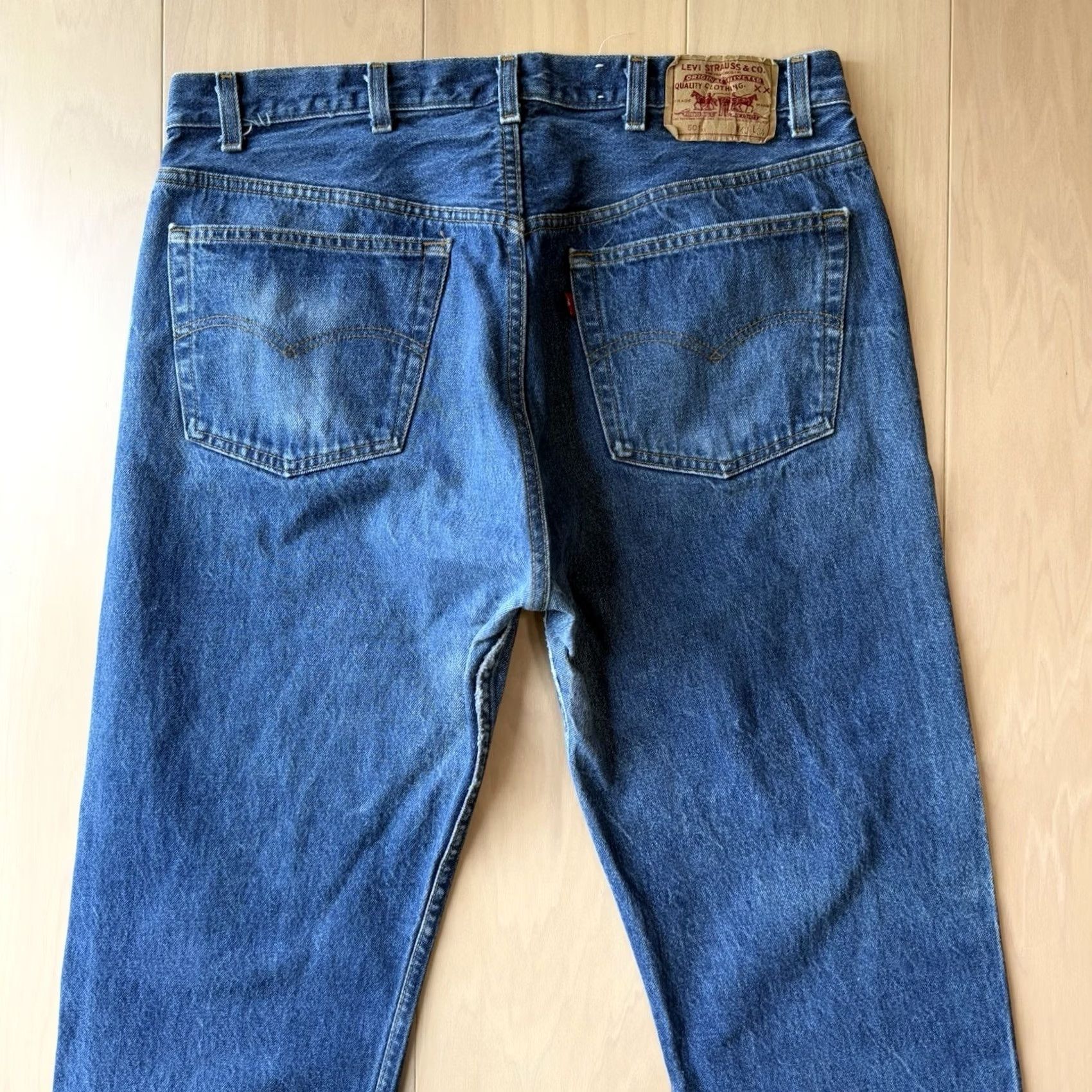 Levi's VINTAGE Levi's 501 Jeans 37 Blue Dark Wash USA 80s Workwear Non Selvedge 5-Pocket Mens Straight Regular Denim Button Fly 30.5 In Inseam Size US 37 - 7 Thumbnail