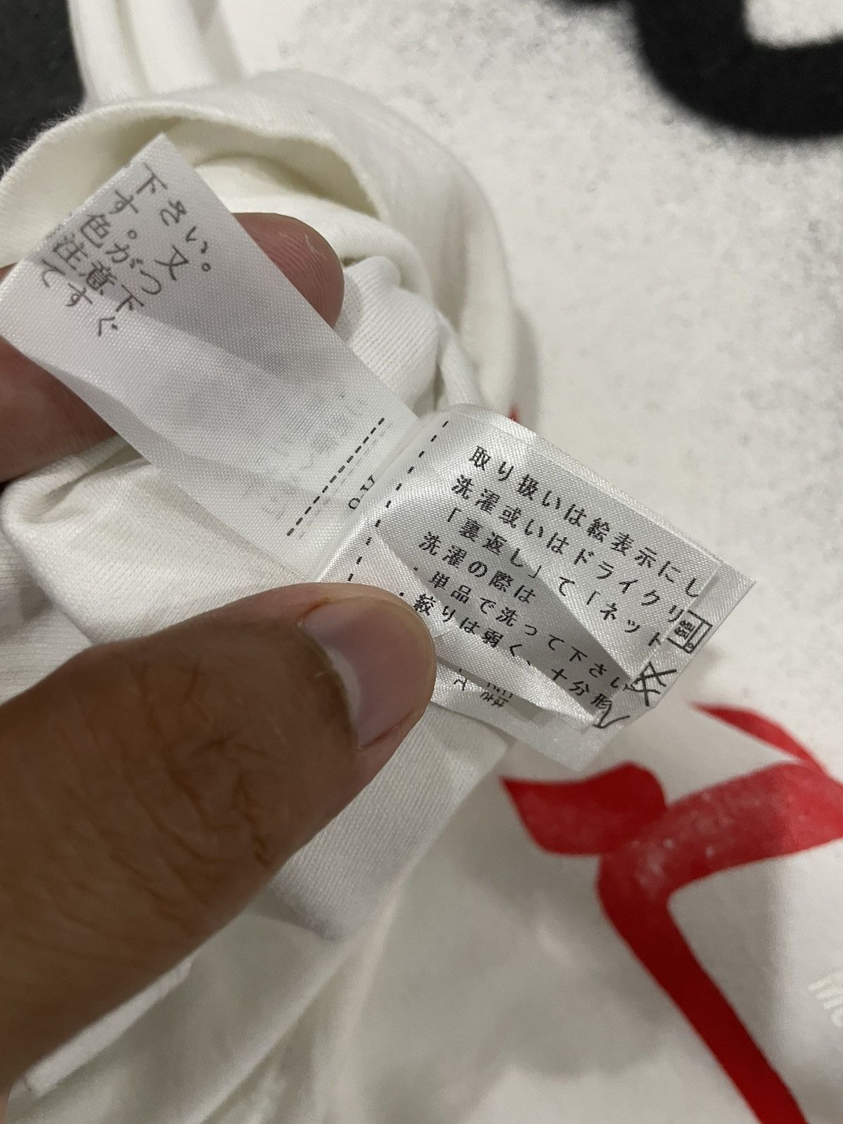 Moschino VTG Moshino AW2008 Bonds With Designers LOVE PEACE Sz S Tee Size S / US 4 / IT 40 - 18 Thumbnail