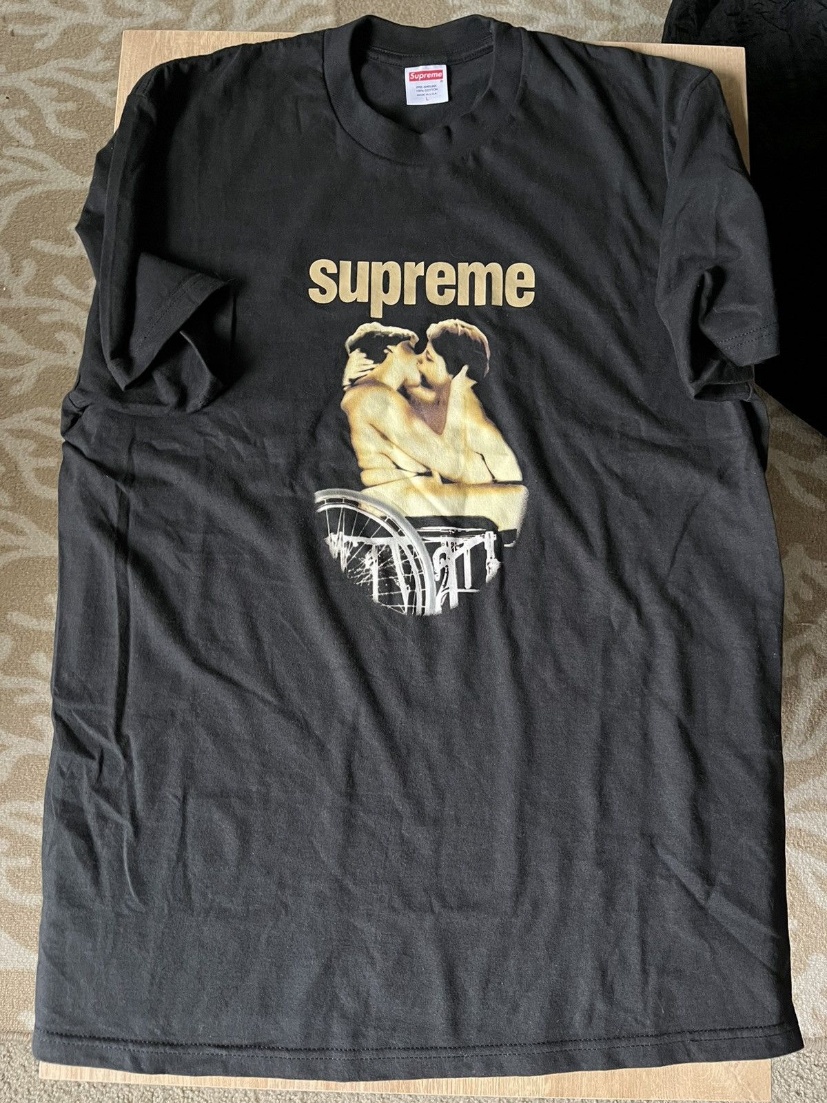 Supreme kiss t shirt online