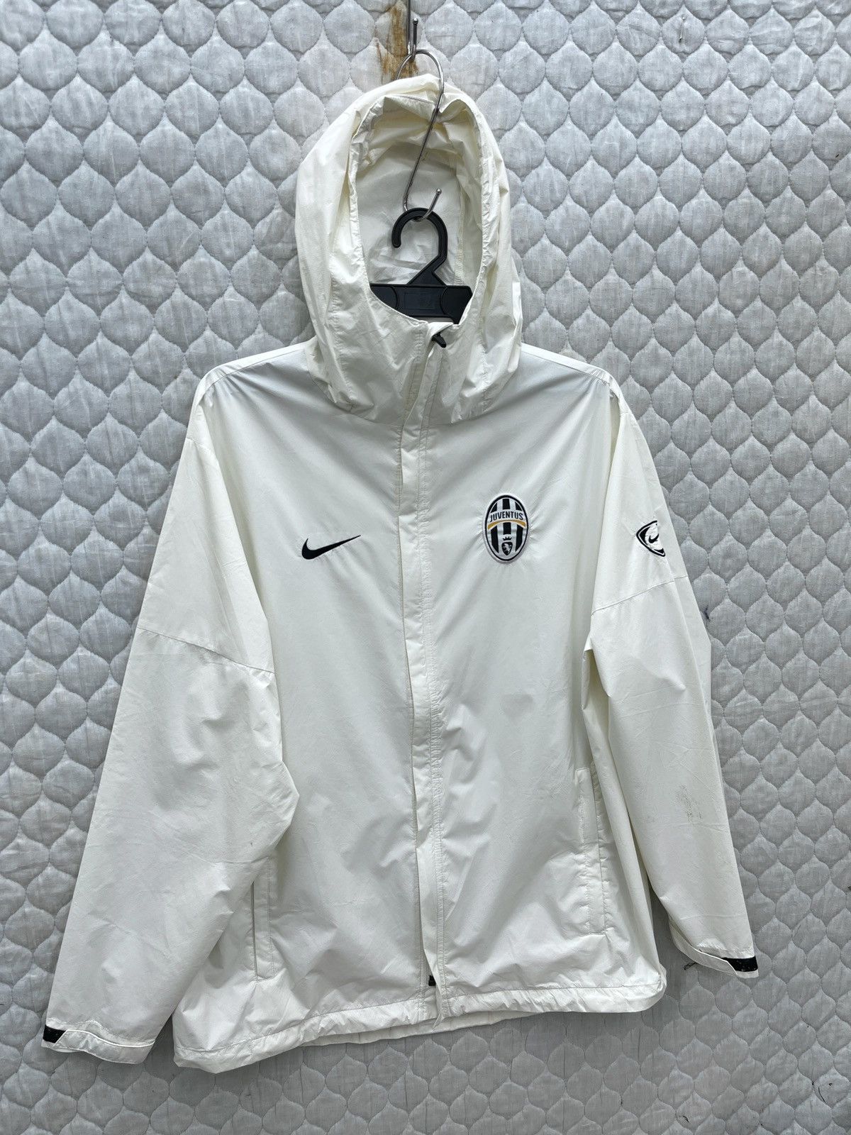 Nike 🔥🔥🔥STEALS VINTAGE NIKE JUVENTUS HOODIE LIGHT JACKET Size US M / EU 48-50 / 2 - 3 Thumbnail