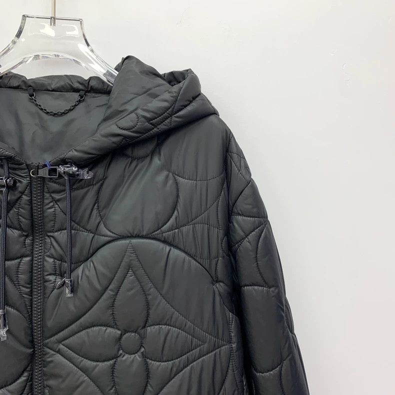 Louis Vuitton Louis Vuitton Black logo embossed full-print hooded drawst Size US M / EU 48-50 / 2 - 3 Thumbnail