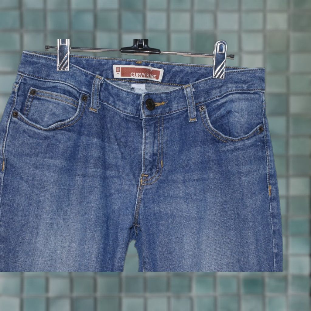 Gap VINTAGE Gap Curvy Flare Blue Jeans Women's Size 8 Blue Stone Washed Mid Rise 29X29 Size 29" - 1 Thumbnail