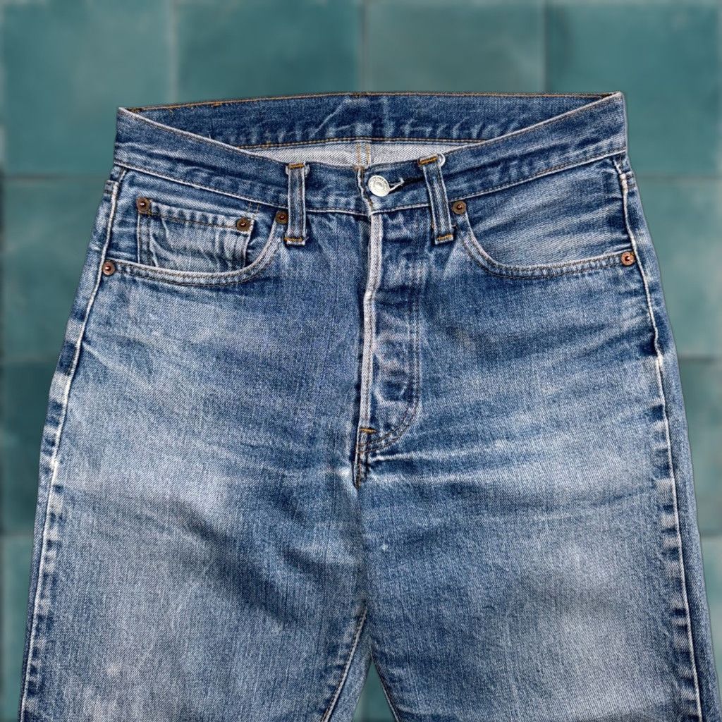Levi's Levis 501 Jeans Vintage 80s Light Wash Button 5-Pocket Denim USA Mid Rise Classic Fit Men 28x25 Blue Distressed 30x31 Model Levi's 501 Series Size US 28 / EU 44 - 1 Thumbnail