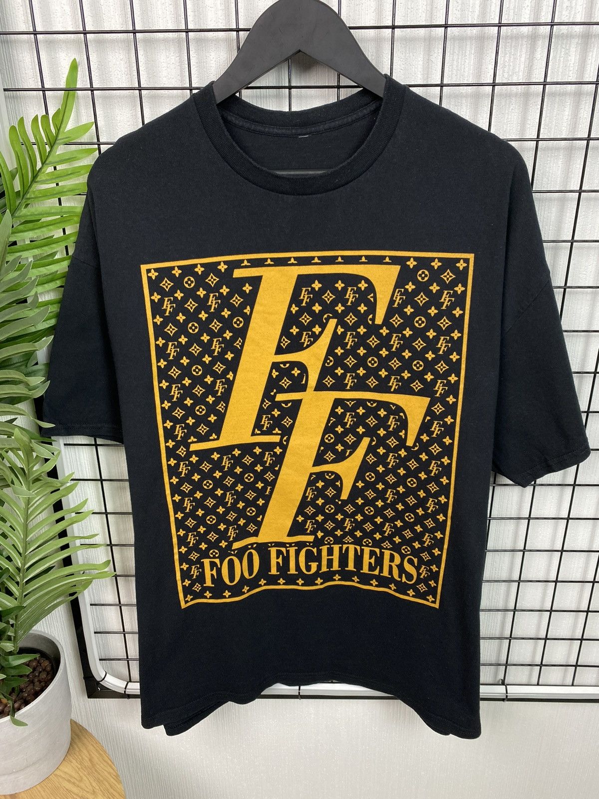 Band Tees Foo Fighters band T shirt Tee “Louis Vuitton style logo” Men Size US XL / EU 56 / 4 - 5 Thumbnail