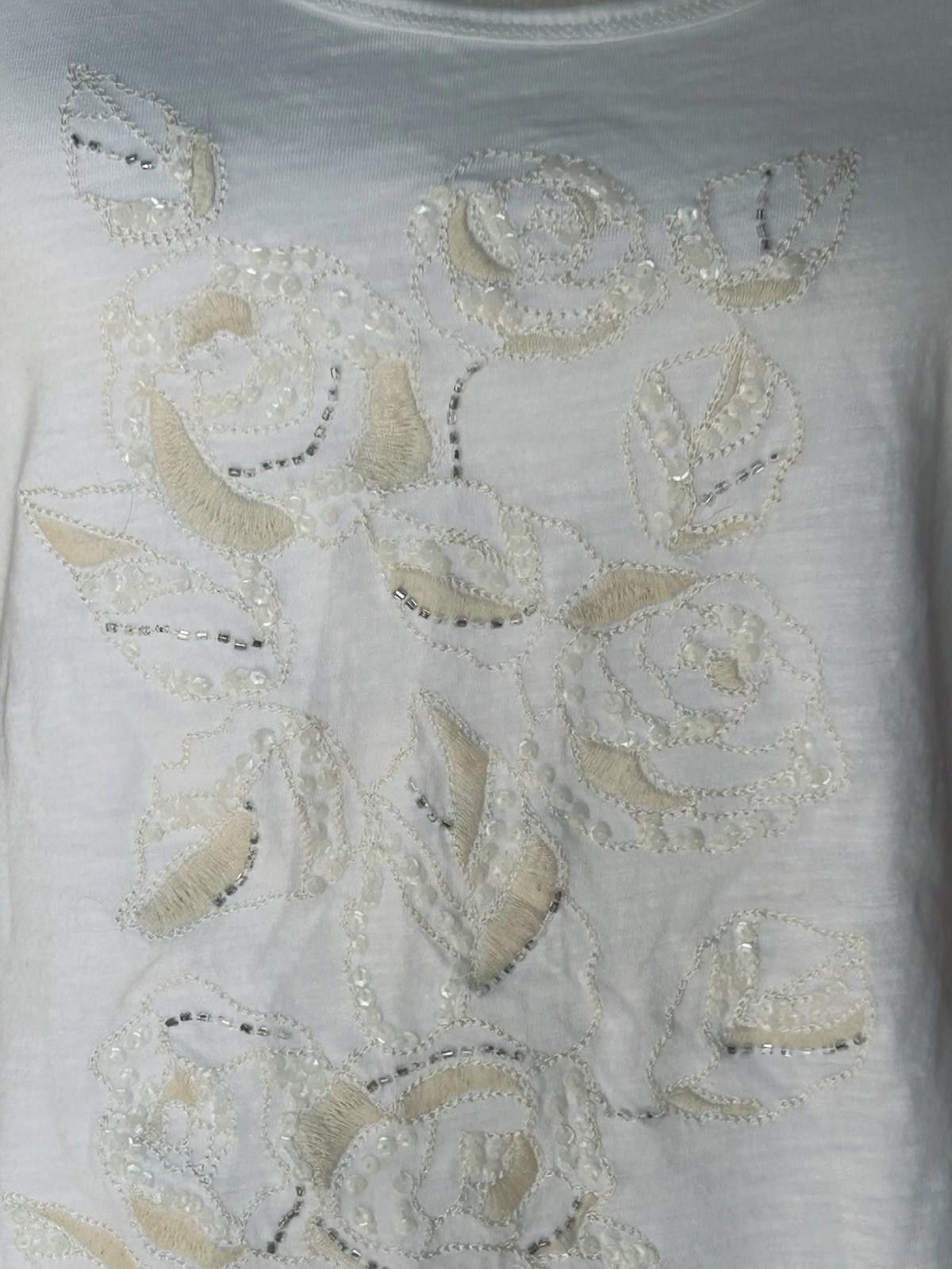 Abercrombie & Fitch Abercrombie & Fitch sz M Y2K White Embroidered Beaded Tank Size S / US 4 / IT 40 - 2 Thumbnail
