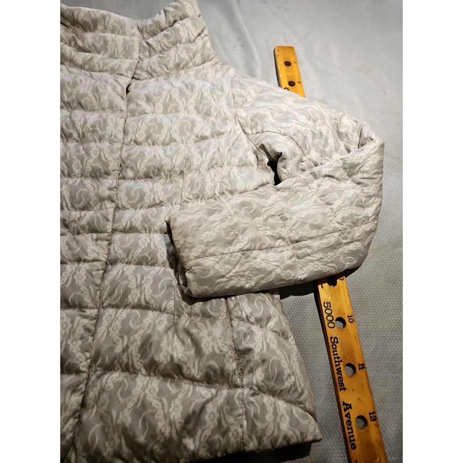 Eddie Bauer VINTAGE Eddie Bauer Womens Jacket Puffer Beige Floral Lace Goose Down Motif Snap Mid-Length Zip Full Zip Pockets Full Zip Size M / US 6-8 / IT 42-44 - 5 Thumbnail