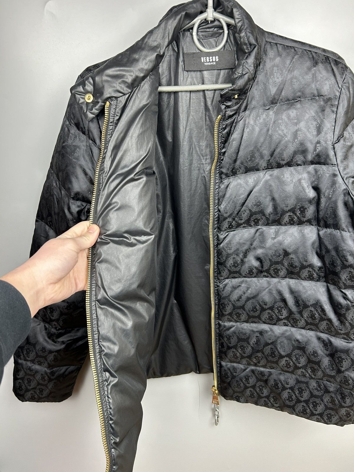 Versace × Versus × Versus Versace Versus Versace Down Jacket Lion Monogram Size US M / EU 48-50 / 2 - 15 Thumbnail