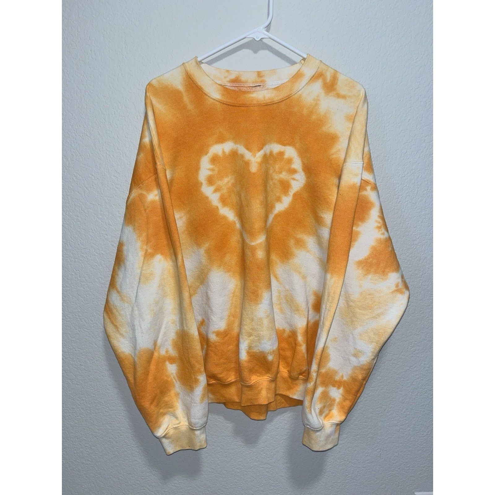 The Unbranded Brand Orange Tie Dye Heart Pullover Crewneck Women's Sweatshirt Size XL / US 12-14 / IT 48-50 - 2 Thumbnail