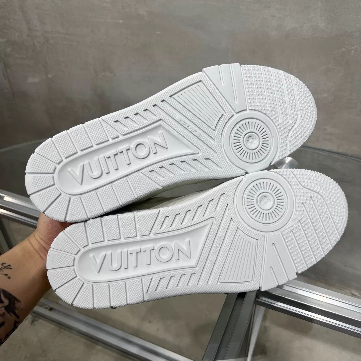 Louis Vuitton LV Trainer White Monogram Allover UK7.5/41.5 YH26549 Size US 8.5 / EU 41-42 - 7 Thumbnail