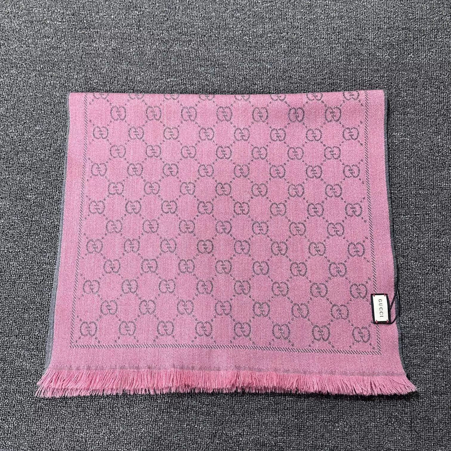 Gucci GUCCI Pink Logo Jacquard Tassel Scarf Pink/Gray Size ONE SIZE - 2 Thumbnail