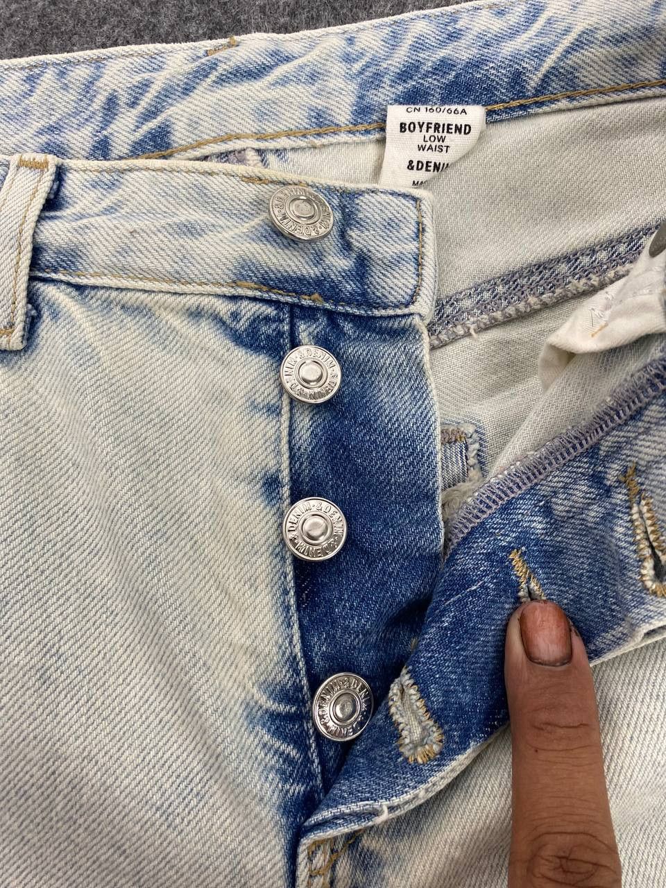 Other &denim acid wash distressed denim nice design Size US 33 - 9 Thumbnail