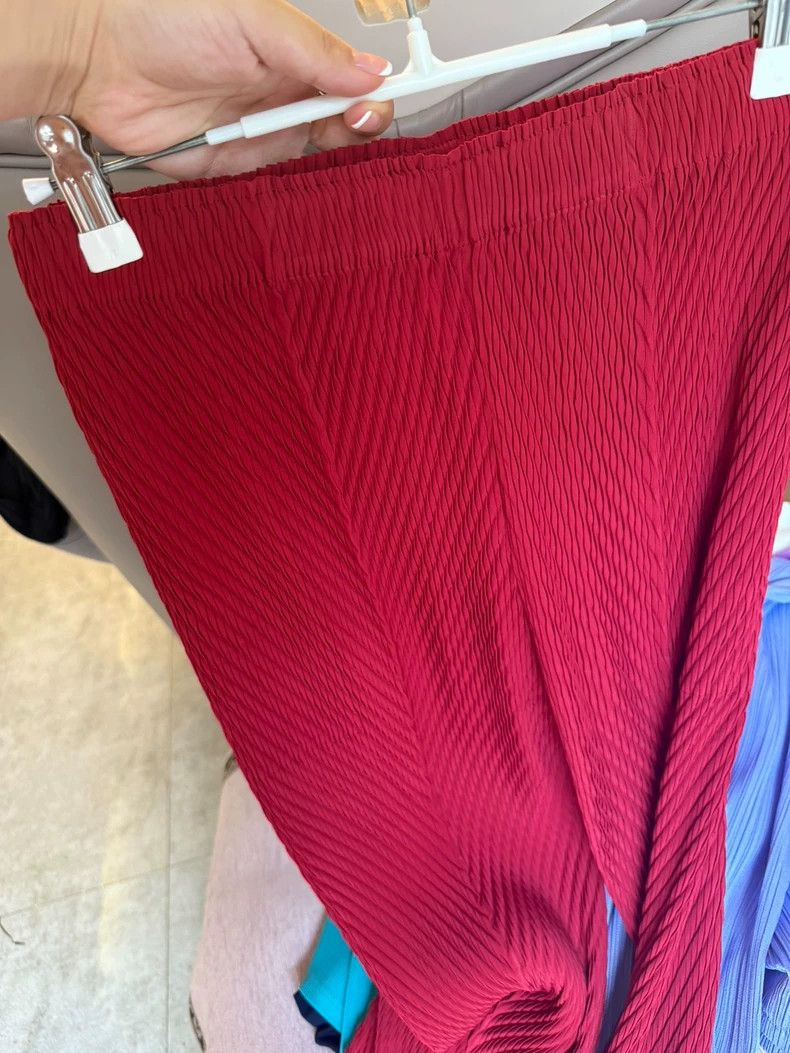 Issey Miyake Issey Miyake size:2 Red main line series small fish scale Size 31" - 2 Thumbnail
