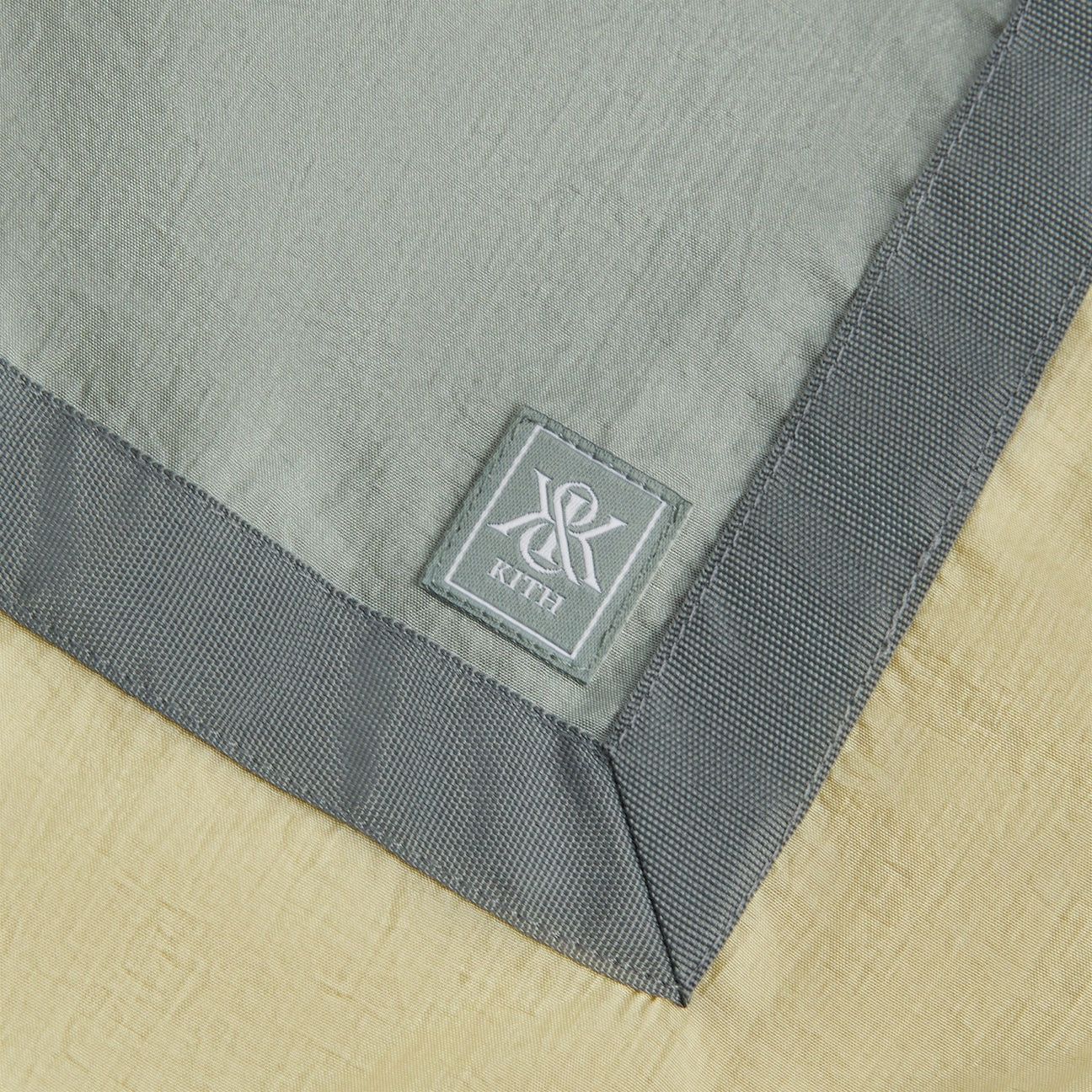 Kith × Ronnie Fieg 2024 SPRiNG KiTH WASHED NYLON DYLAN SHORTS REVERiE Size US 35 - 7 Thumbnail