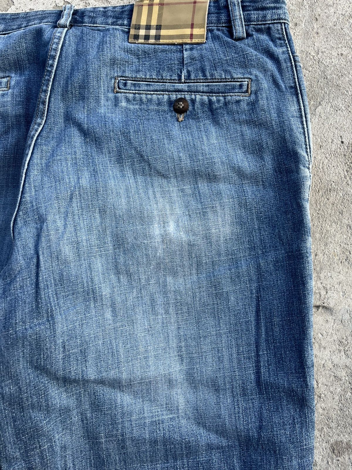 Burberry BURBERRY Vintage Distressed Faded Straight Fit Denim Jeans Size US 32 / EU 48 - 22 Thumbnail