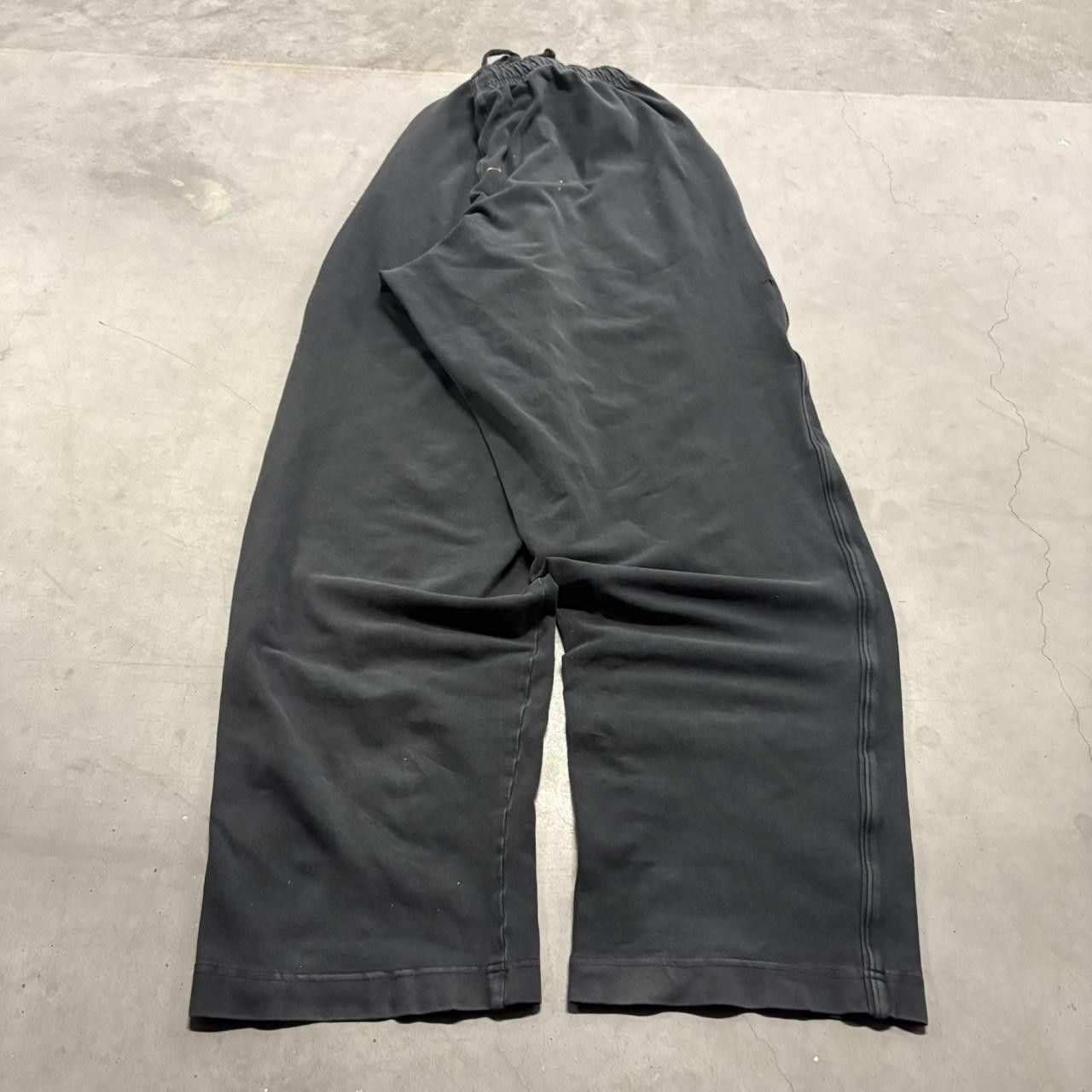 Nike Crazy Vintage Y2K/2000s Baggy Black Nike Sweatpants with adjustable waistband! Size US 32 / EU 48 - 5 Thumbnail