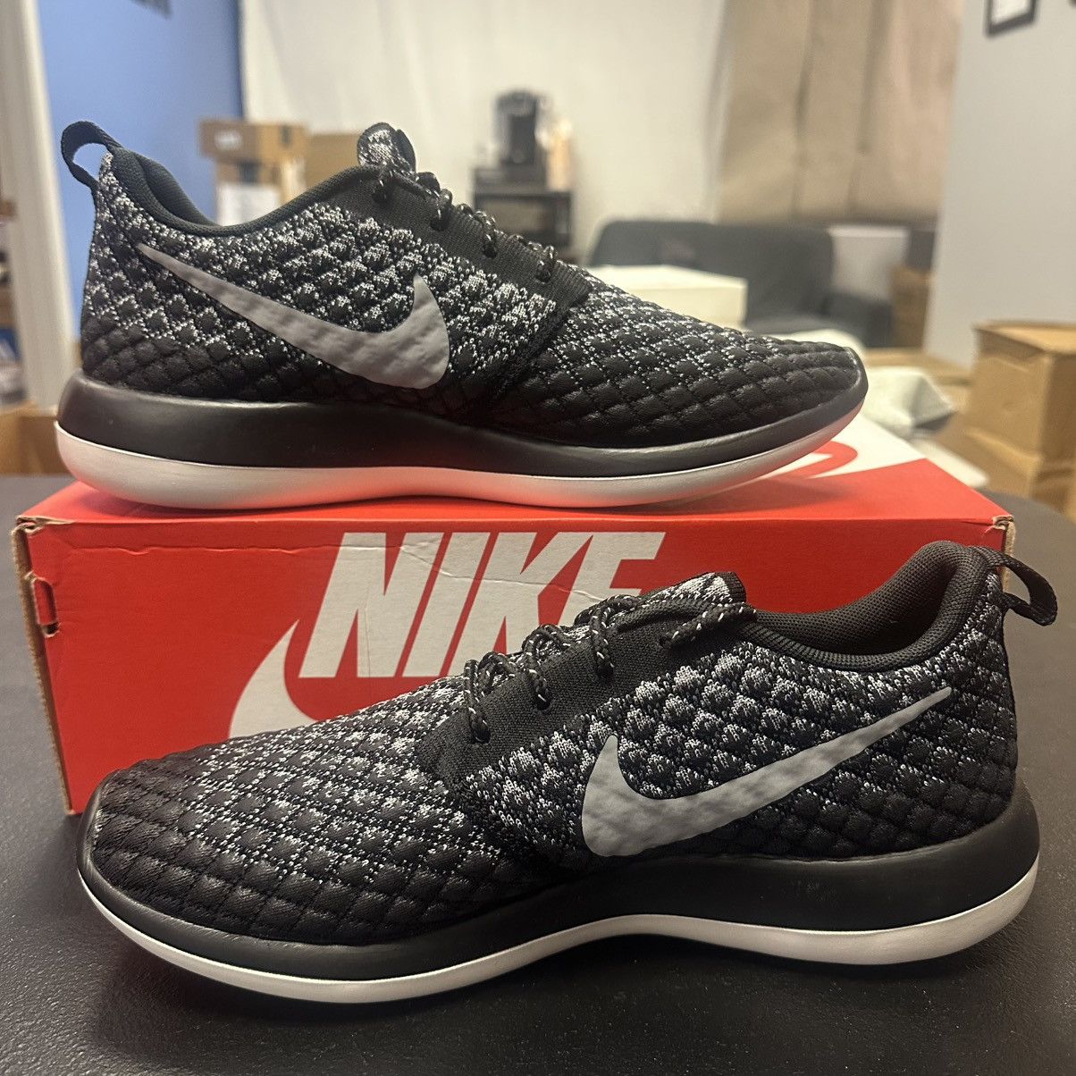 Nike Size 9.5W (8M) - Nike Roshe 2 Flyknit Black- 861706-001 Size US 9.5 / IT 39.5 - 2 Thumbnail