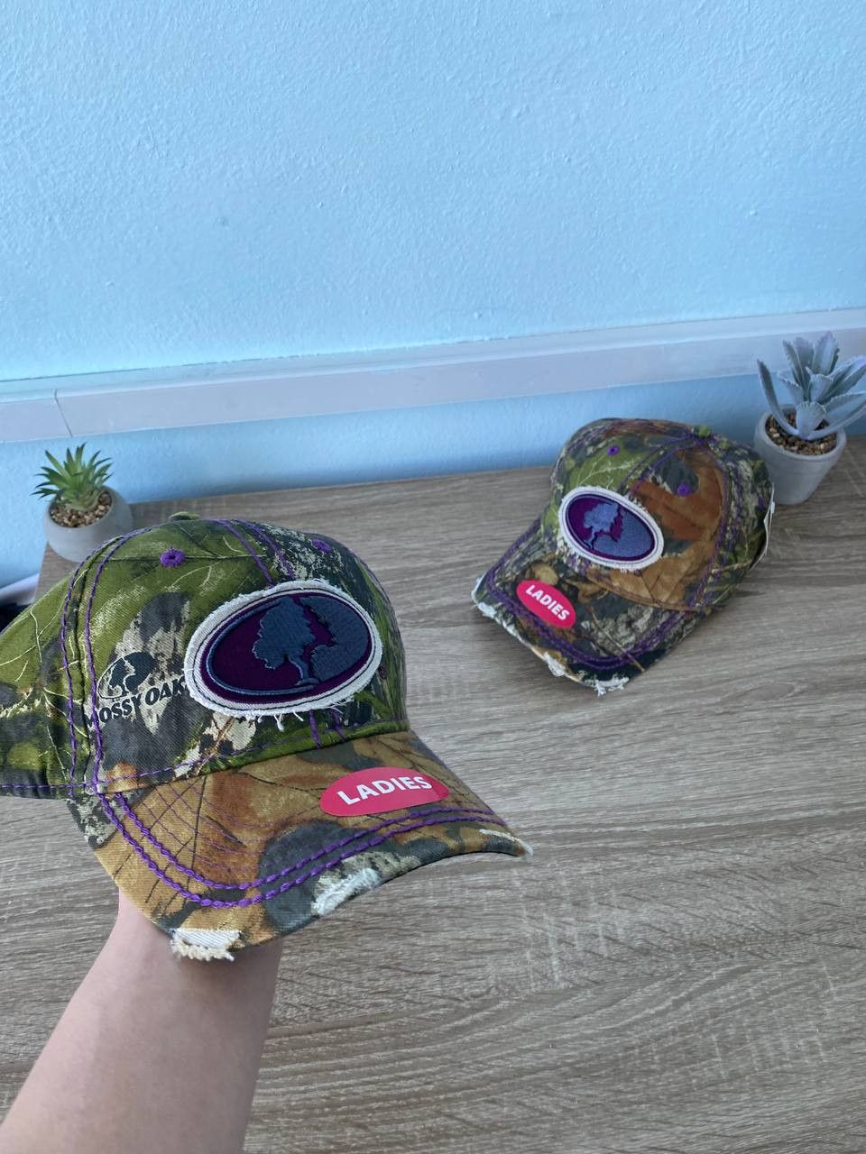 Mossy Oaks × Realtree × Vintage Mossy Oaks Purple Stitch Distressed Cap Realtree Camo Size ONE SIZE - 1 Thumbnail