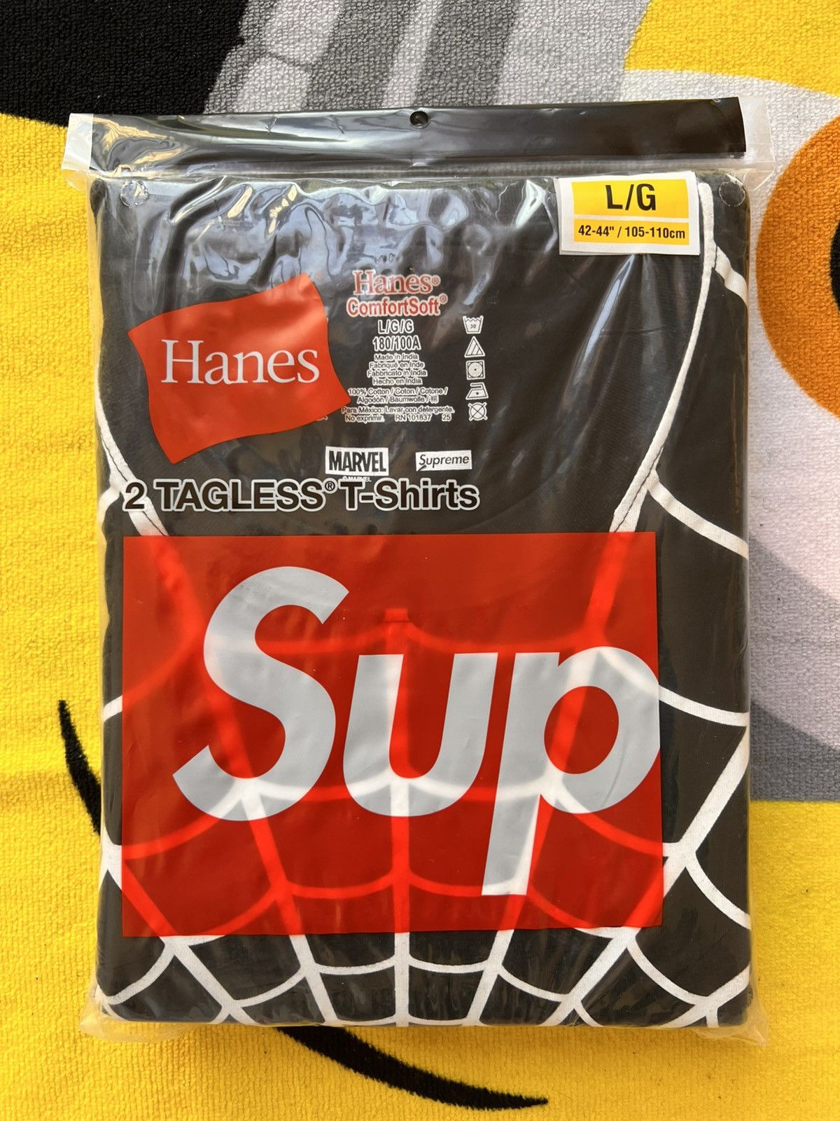 Supreme L Supreme Marvel Spider-Man Web T-Shirt Black venom hanes te Size US L / EU 52-54 / 3 - 1 Thumbnail