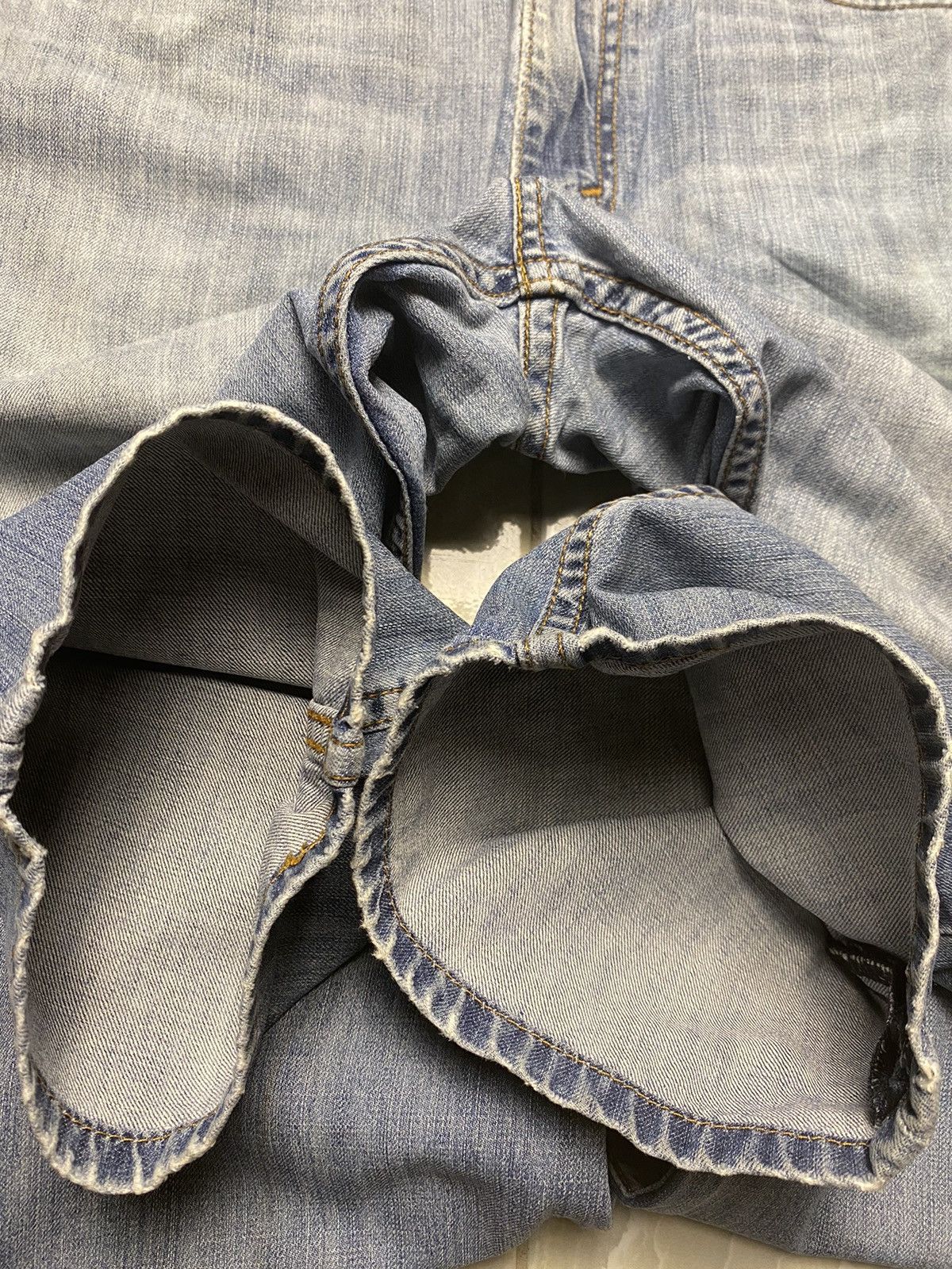 Levi's Light blue Levi’s distressed jean 505 Size US 34 / EU 50 - 21 Thumbnail