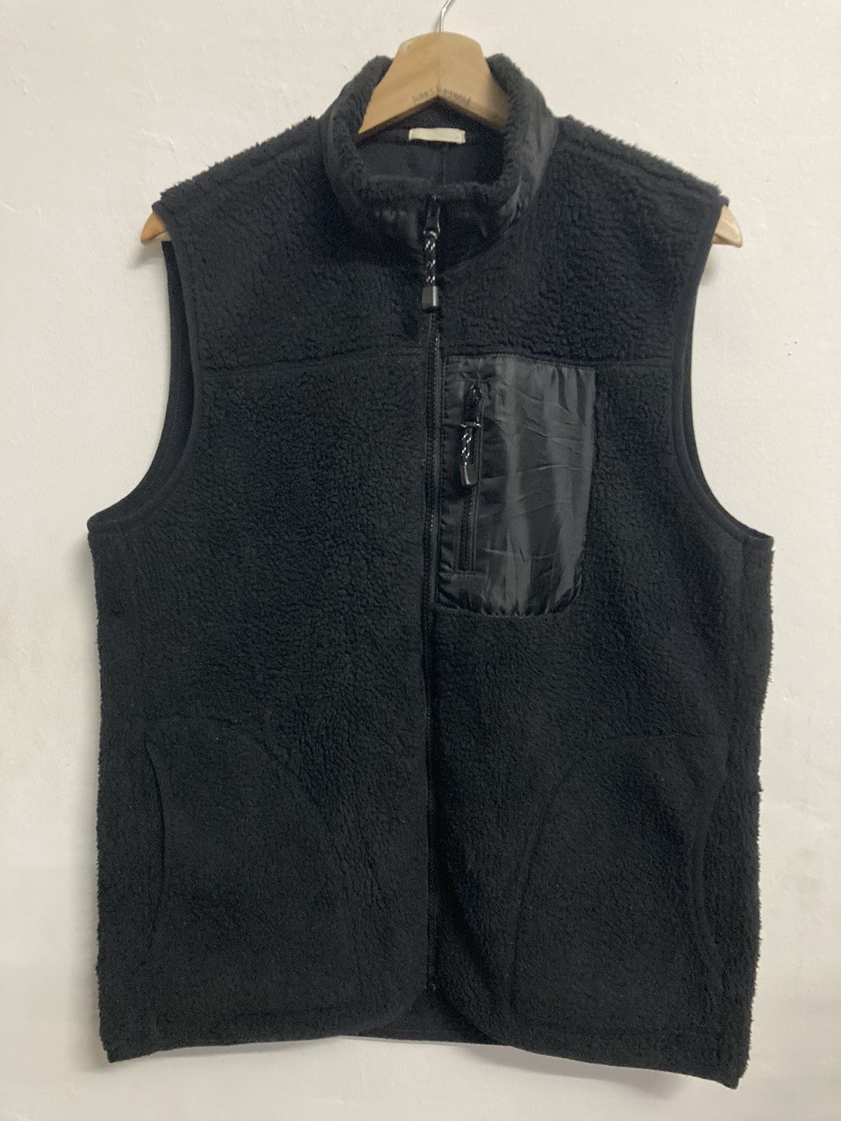 image of Gu Bulky Fleece Vest Jacket in Black, Men's (Size Large)