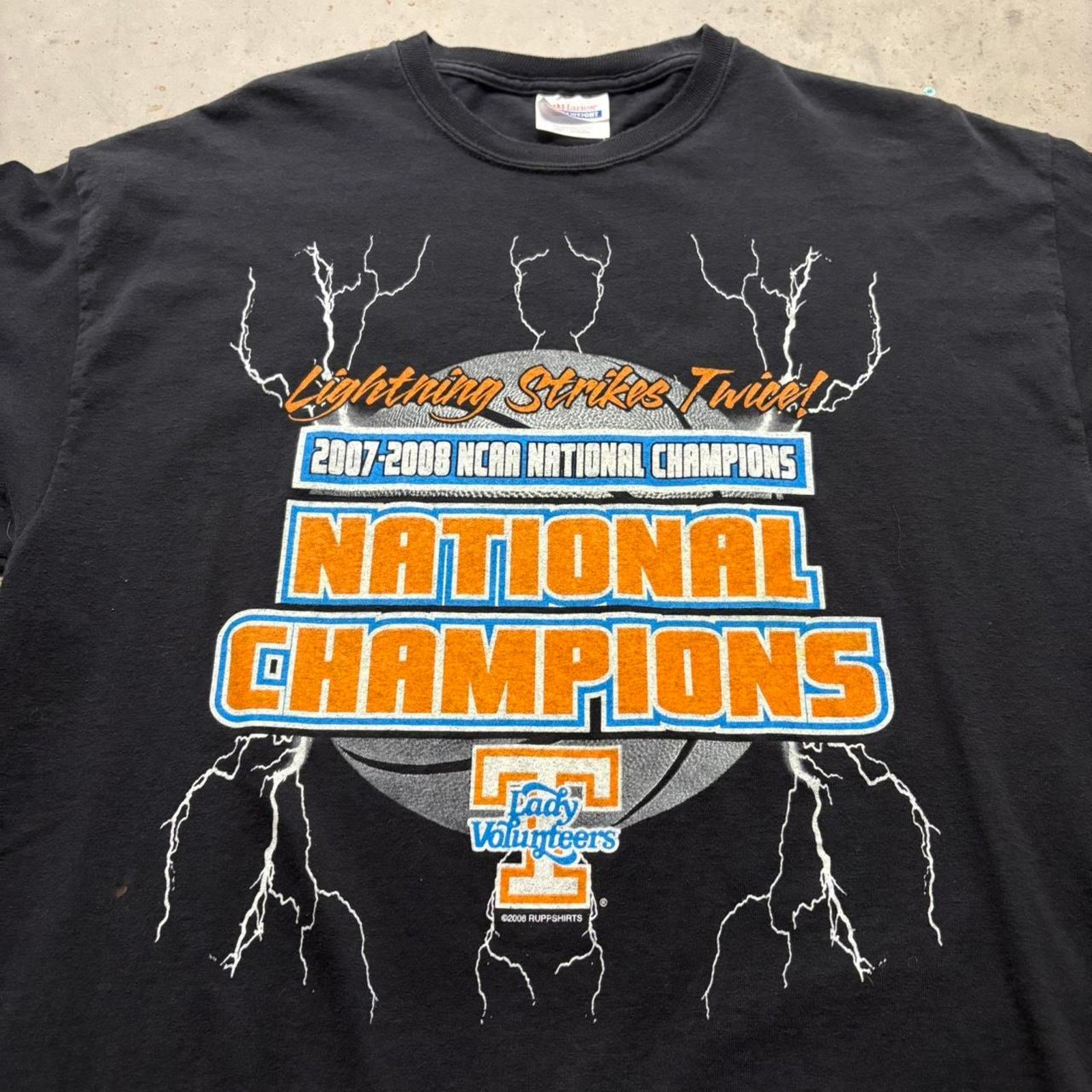 Hanes × Japanese Brand × Vintage Crazy Vintage 2008 Tennessee Lady Vols Championship T Shirt Size US L / EU 52-54 / 3 - 3 Thumbnail